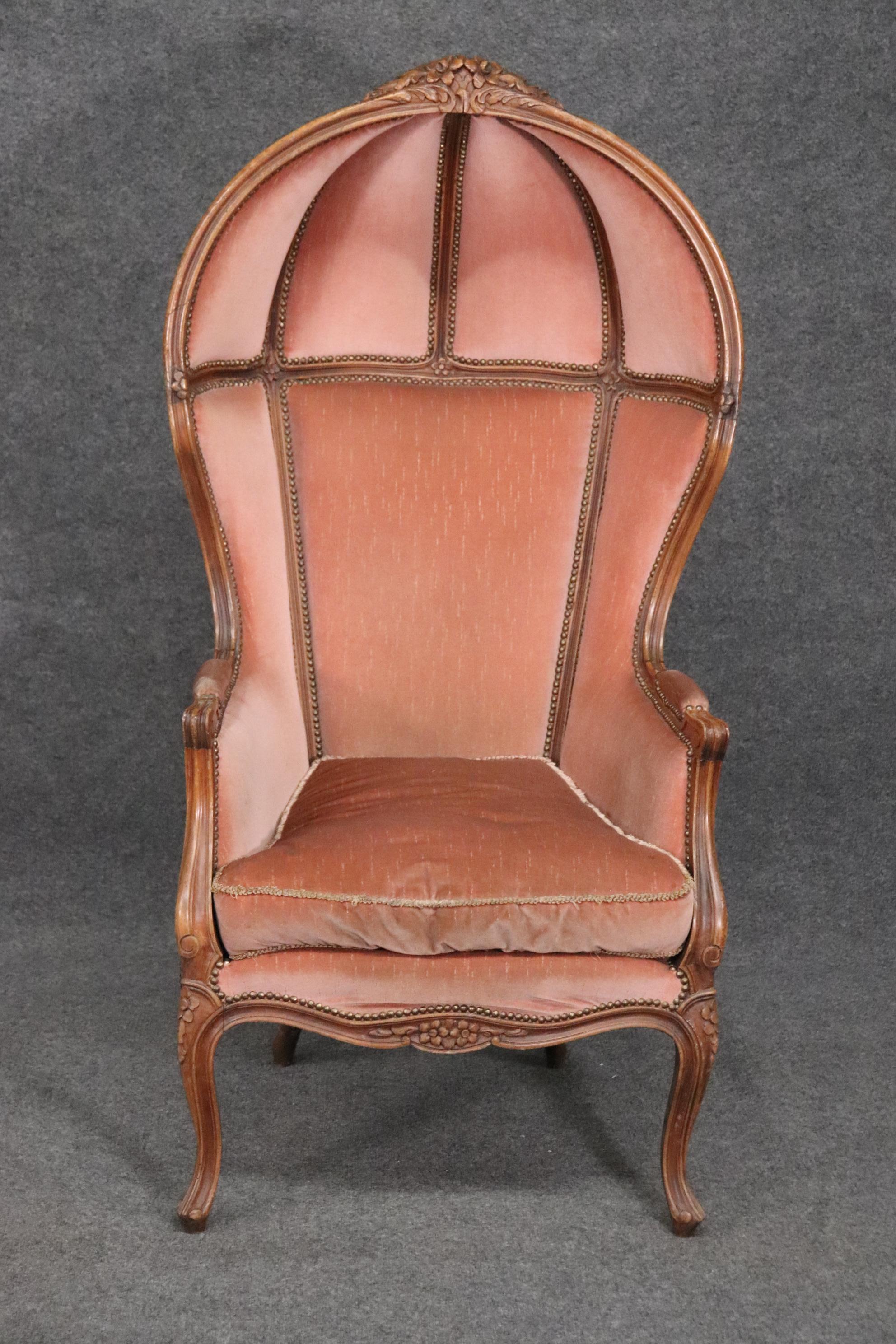 Genuine French Carved Walnut Louis XV Canopy Porters Chair circa 1940 In Good Condition In Swedesboro, NJ