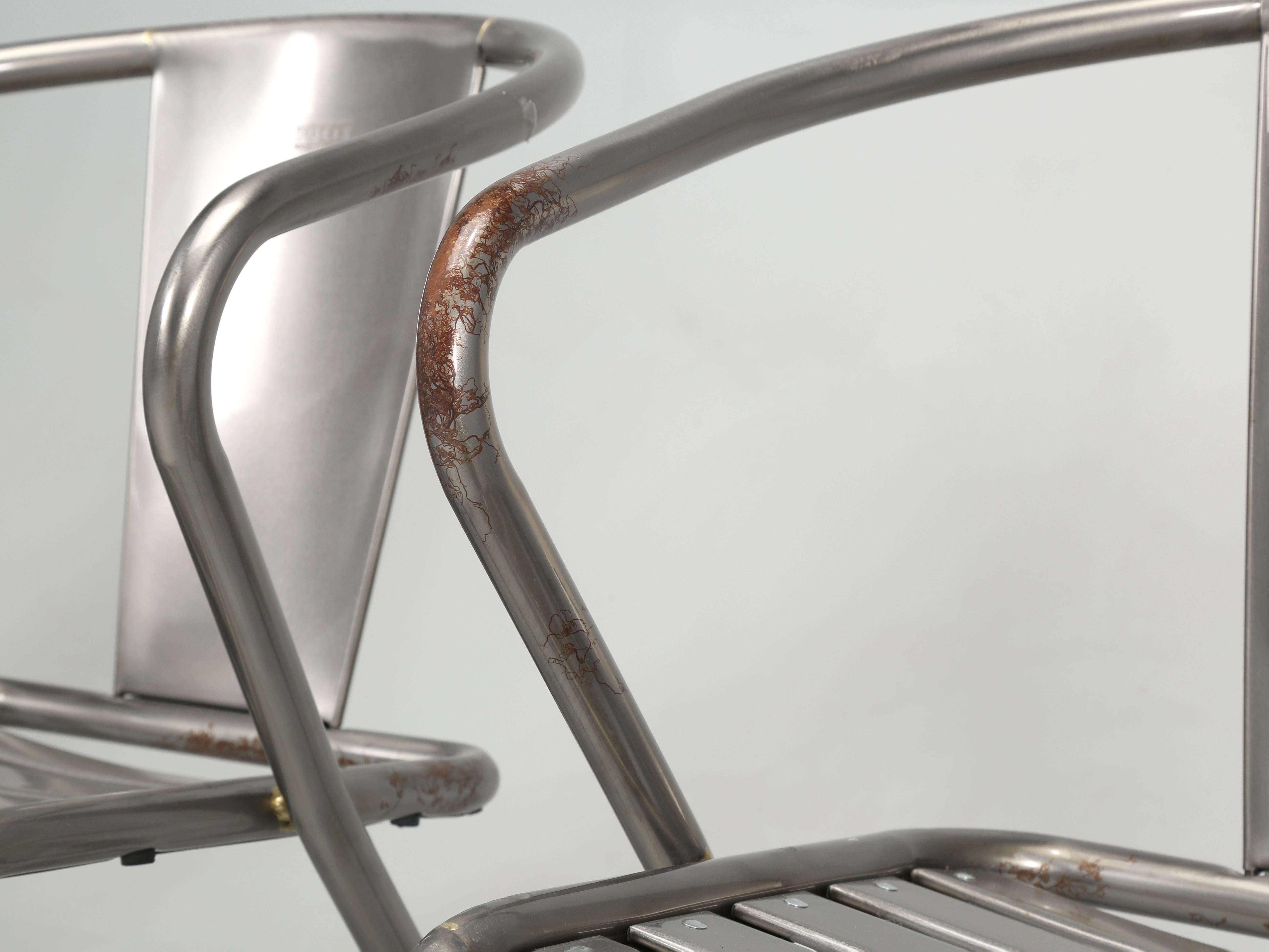 Fauteuils français Tolix avec sièges à lattes Showroom Samples Hundreds disponibles en vente 2