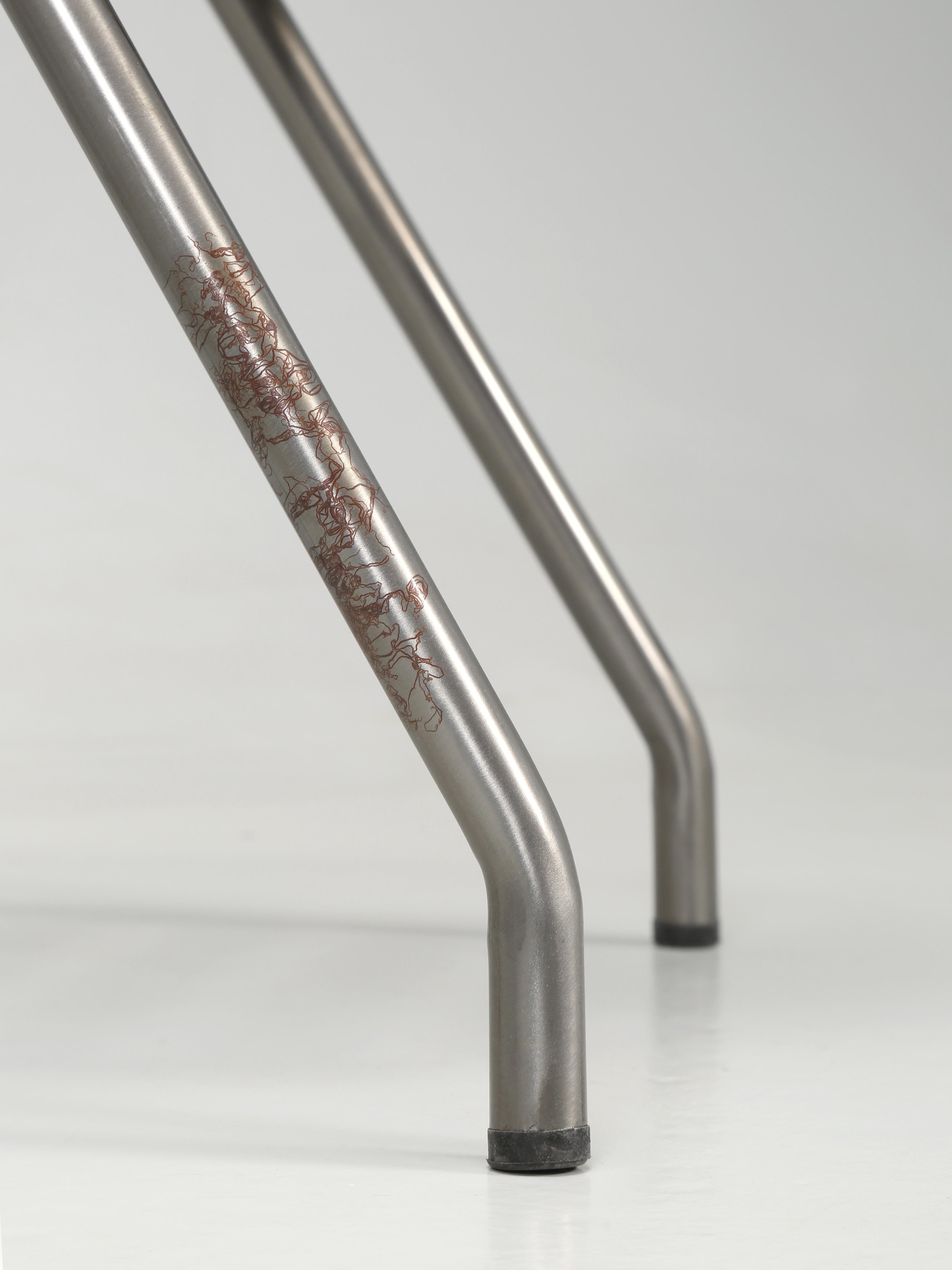 Fauteuils français Tolix avec sièges à lattes Showroom Samples Hundreds disponibles en vente 6
