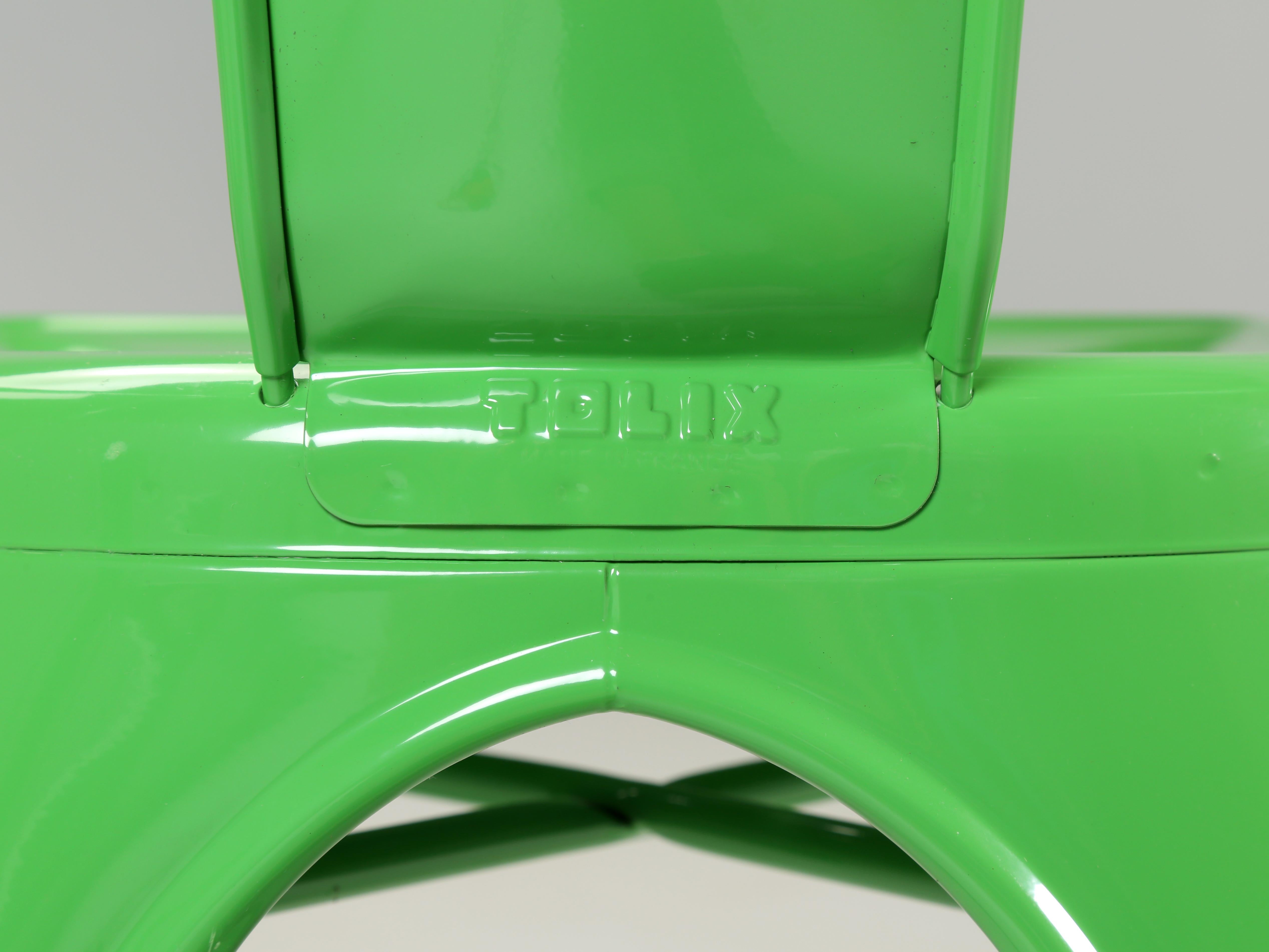 echtes französisches leuchtend grünes Tolix-Set '6' Stahlstühle, Kosmetikflaws im Angebot 4
