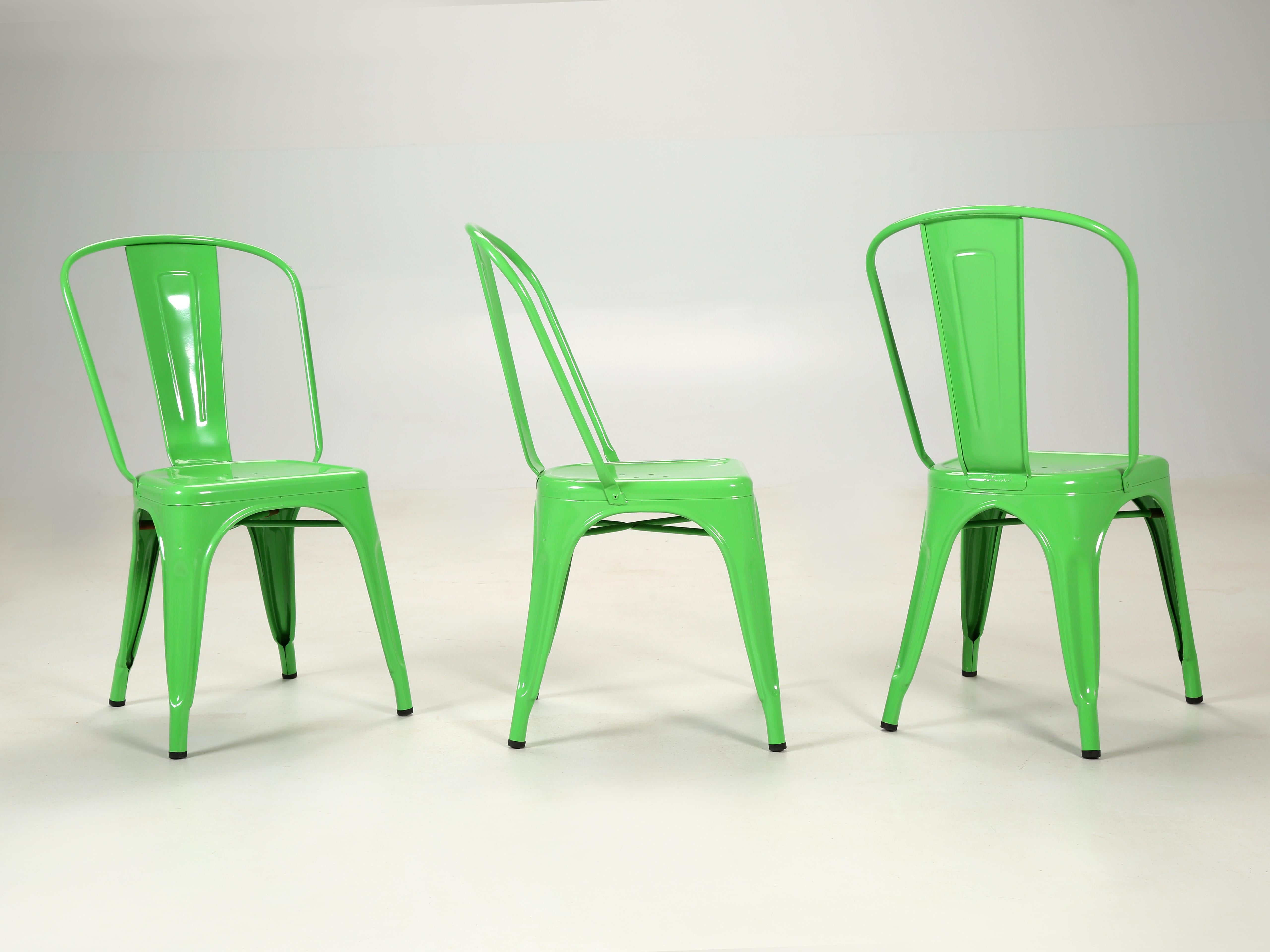 echtes französisches leuchtend grünes Tolix-Set '6' Stahlstühle, Kosmetikflaws (Industriell) im Angebot