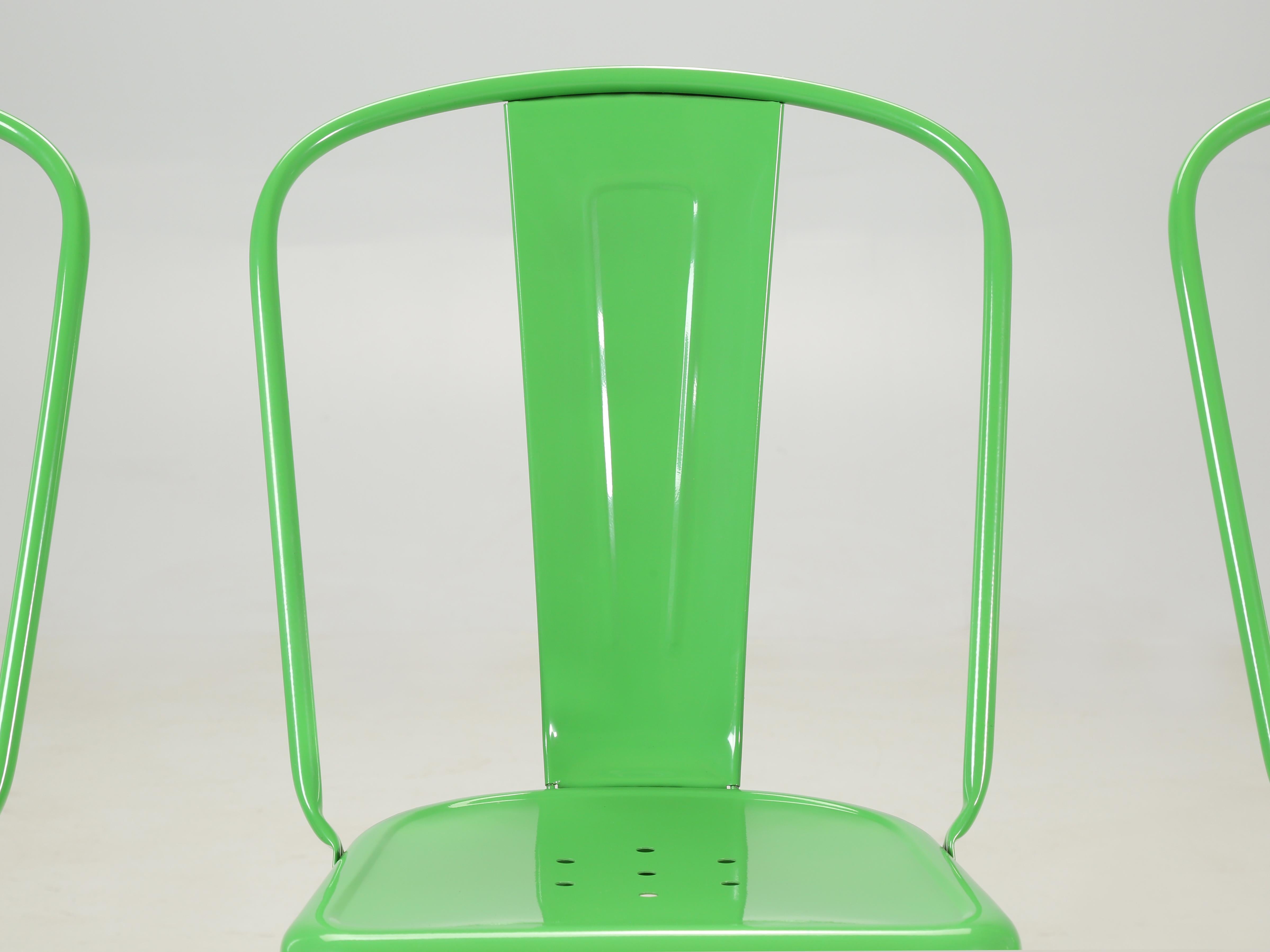 echtes französisches leuchtend grünes Tolix-Set '6' Stahlstühle, Kosmetikflaws (Gemalt) im Angebot