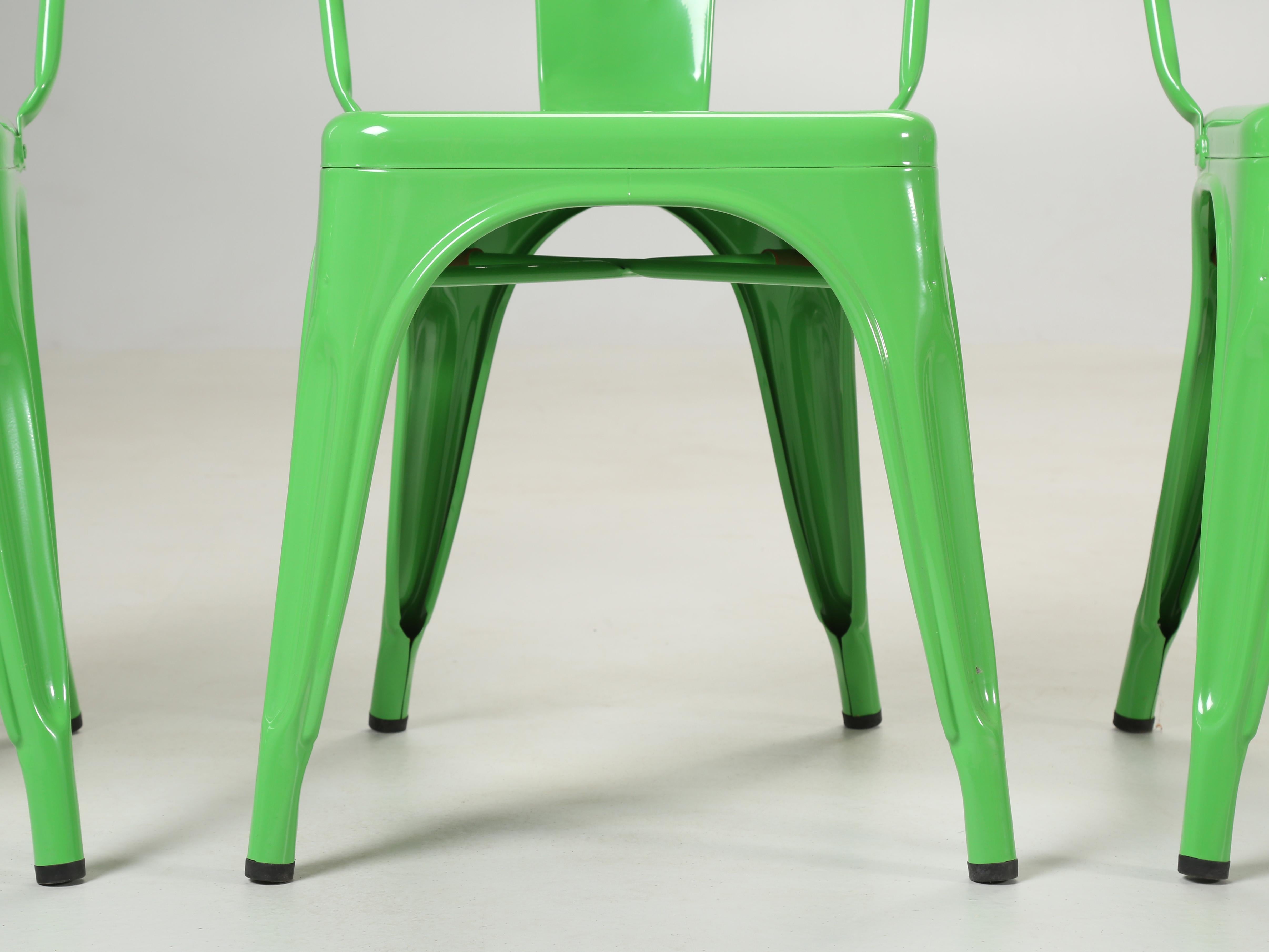 echtes französisches leuchtend grünes Tolix-Set '6' Stahlstühle, Kosmetikflaws im Angebot 1