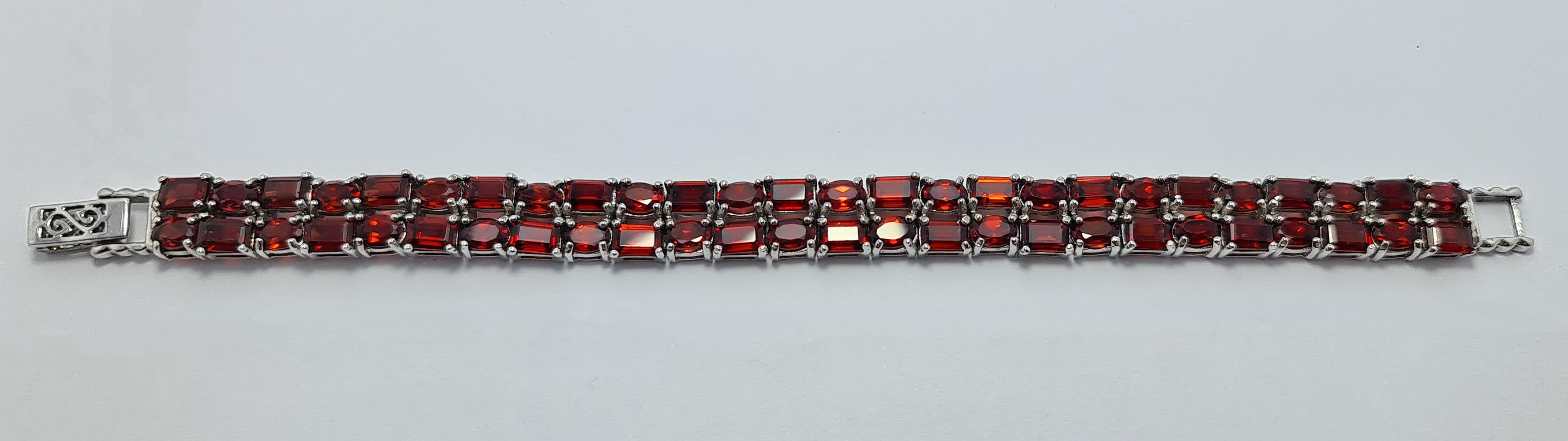 Natural Garnet Tennis Bracelet set in Pure 925 Sterling Silver with Rhodium Plating

Carat weight: 19 carats
Total bracelet weight: 33 grams
The Length of the Bracelet is 7 inches