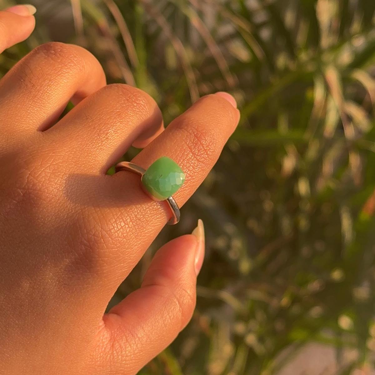 For Sale:  Genuine Green Chrysoprase Solitaire Unisex Ring in 925 Silver Custom Jewelry 2