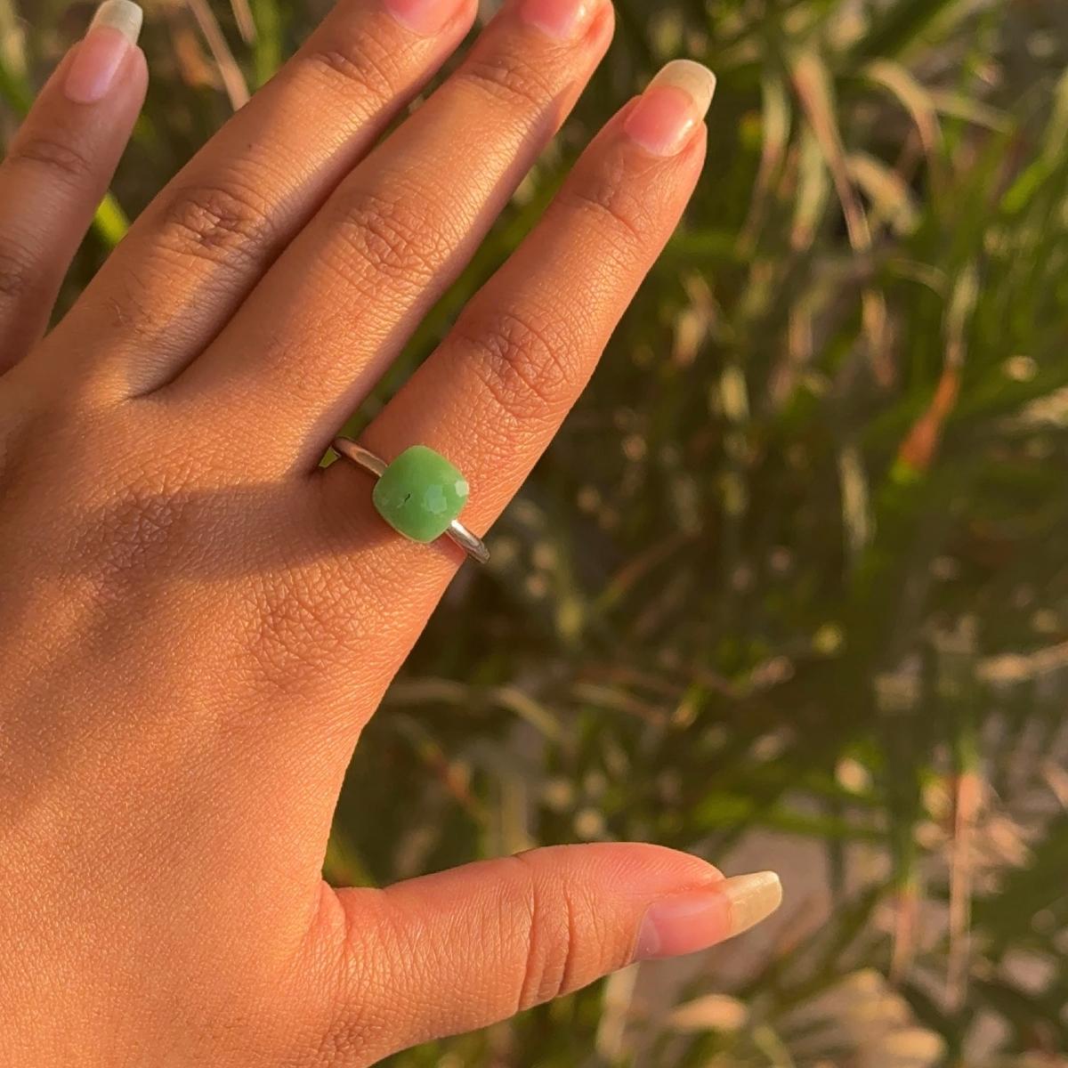 For Sale:  Genuine Green Chrysoprase Solitaire Unisex Ring in 925 Silver Custom Jewelry 6