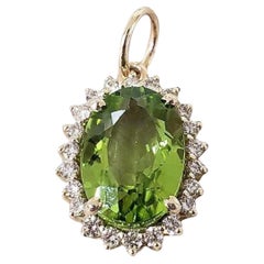 Pendentif halo en péridot vert véritable et diamant