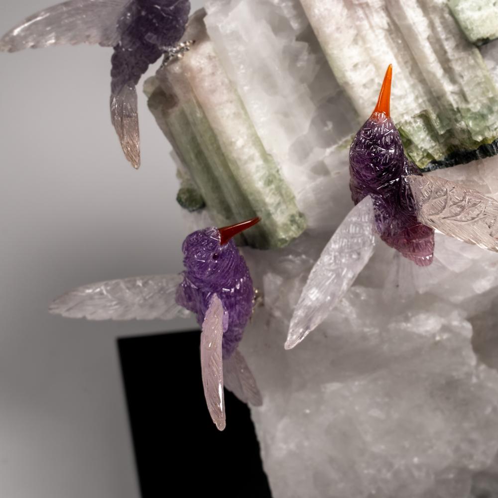Des oiseaux chantourneurs véritables sculptés à la main sur une tourmaline en matrice de quartz (9 po. (H) en vente 4