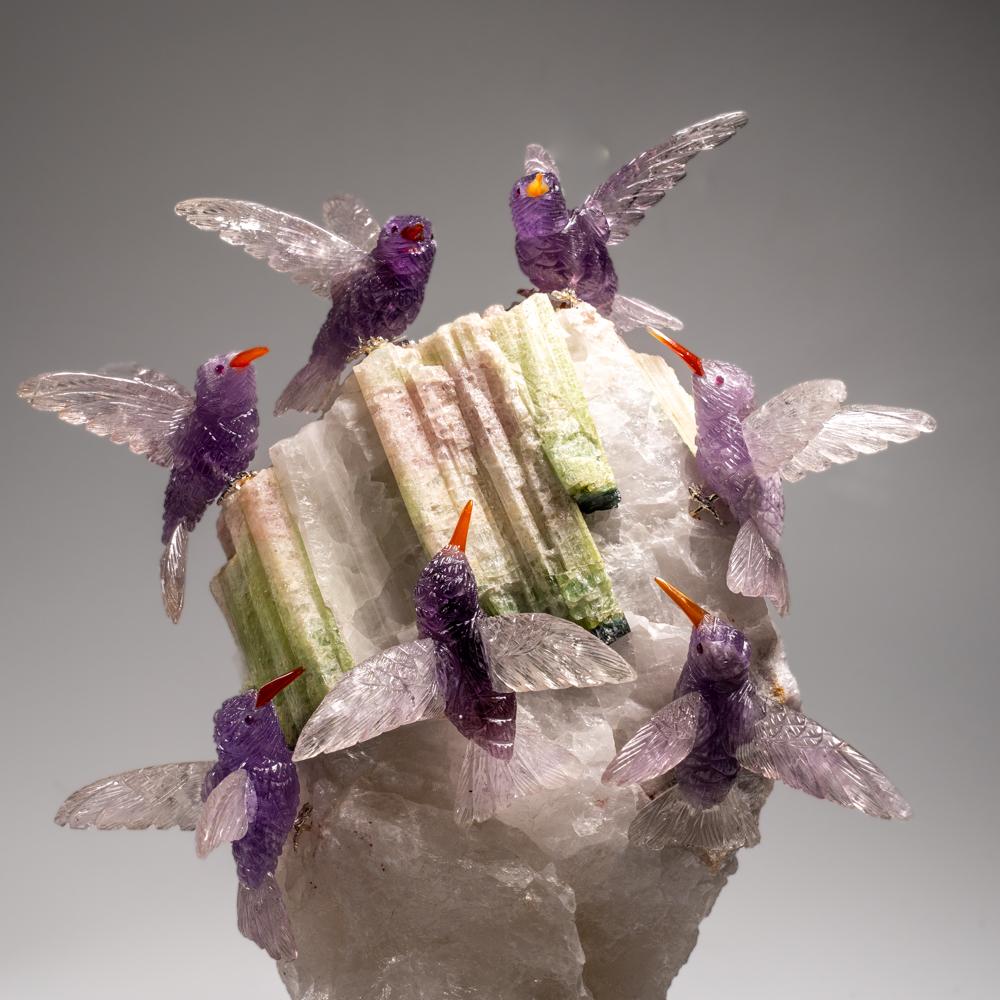 XXIe siècle et contemporain Des oiseaux chantourneurs véritables sculptés à la main sur une tourmaline en matrice de quartz (9 po. (H) en vente