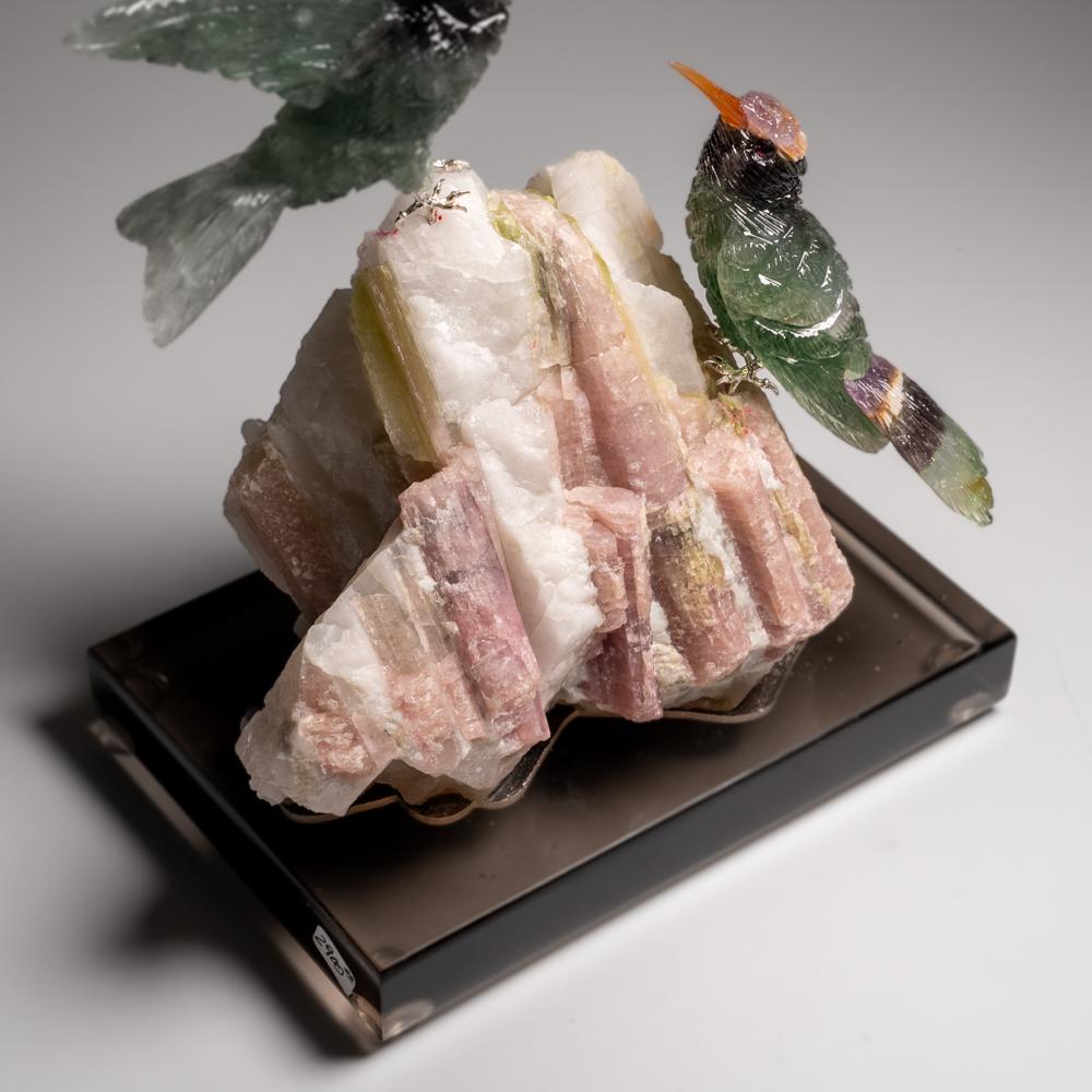 Colibris en Fluorite sculptés à la main sur une matrice de quartz et de tourmaline melon d'eau 8
