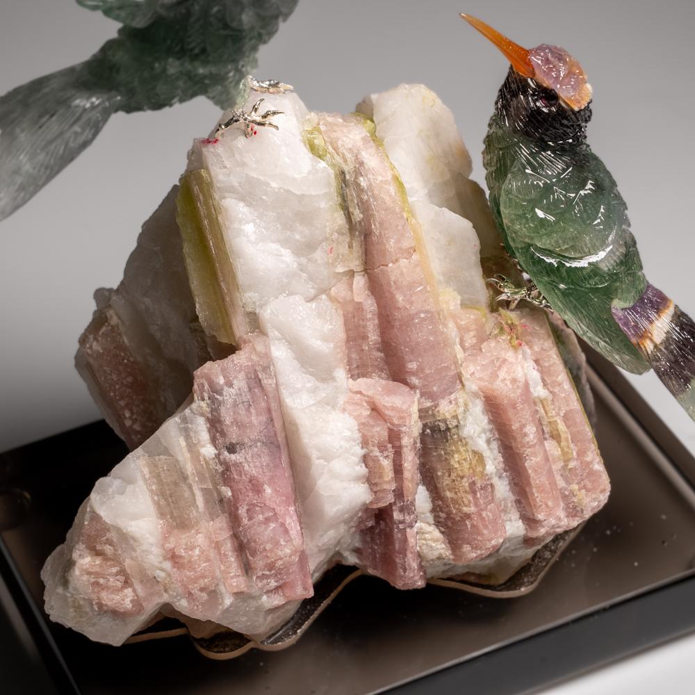 Colibris en Fluorite sculptés à la main sur une matrice de quartz et de tourmaline melon d'eau 8