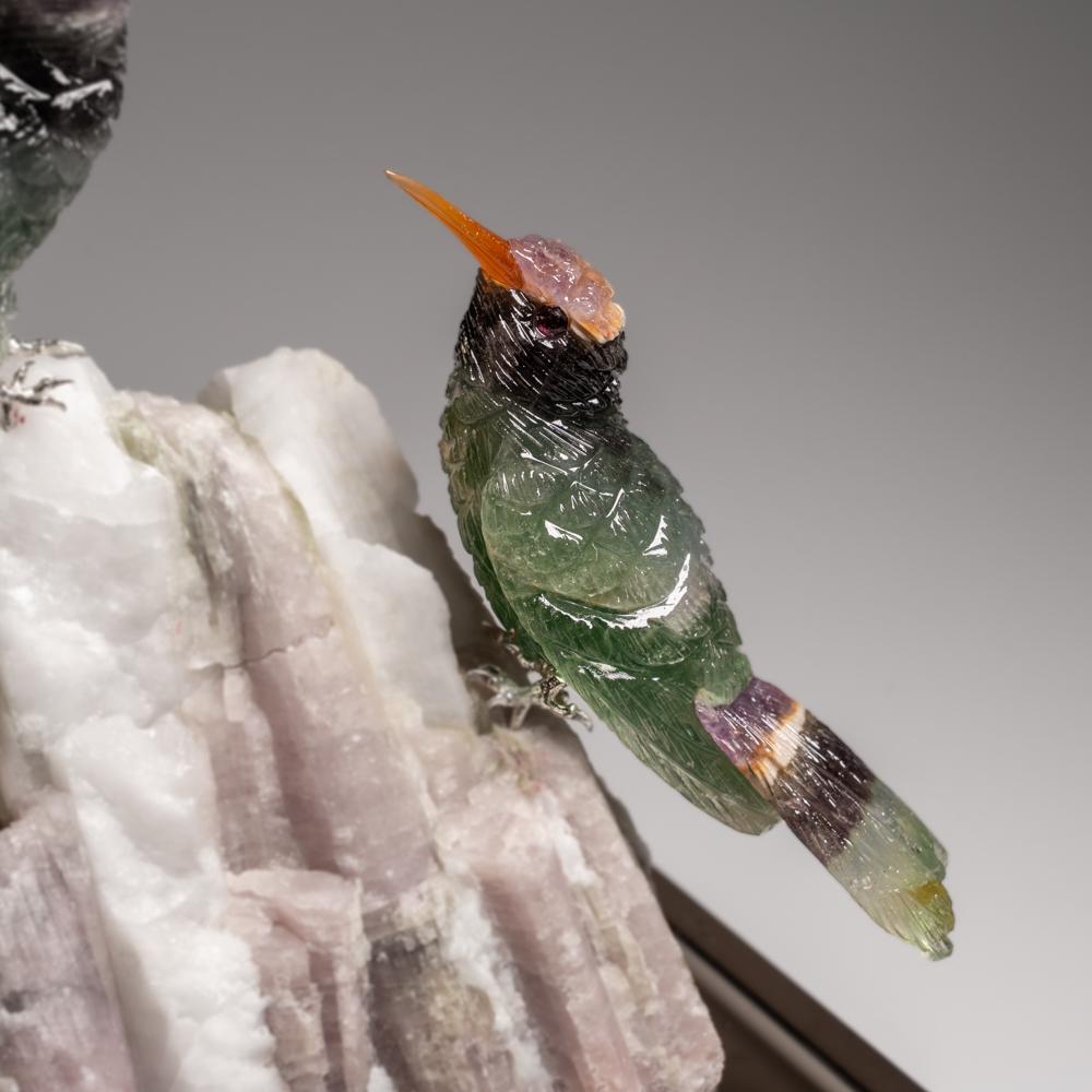 Brésilien Colibris en Fluorite sculptés à la main sur une matrice de quartz et de tourmaline melon d'eau 8