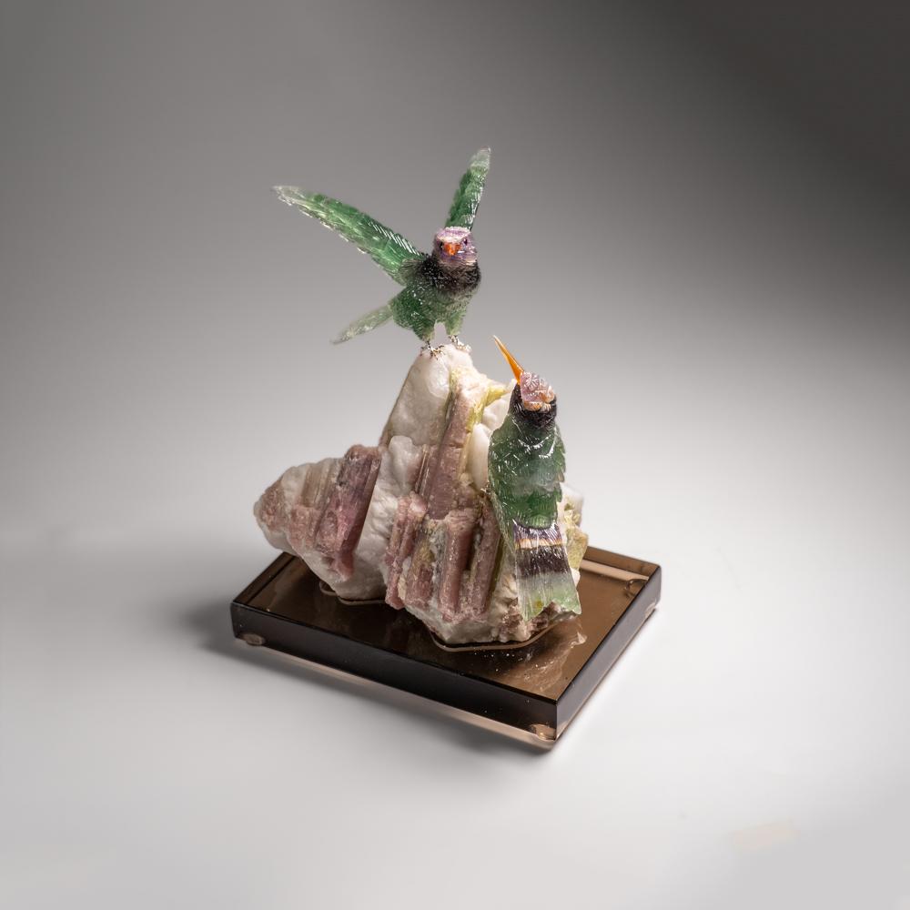 XXIe siècle et contemporain Colibris en Fluorite sculptés à la main sur une matrice de quartz et de tourmaline melon d'eau 8