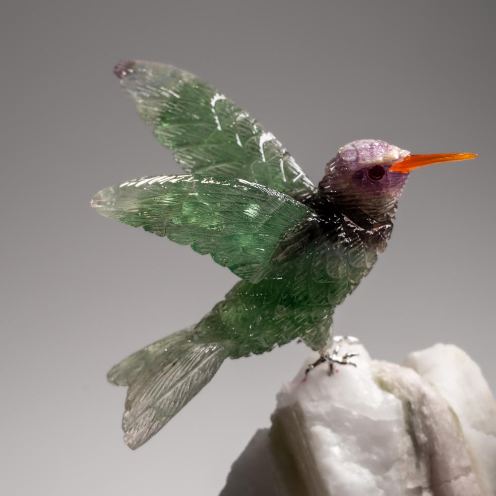Colibris en Fluorite sculptés à la main sur une matrice de quartz et de tourmaline melon d'eau 8