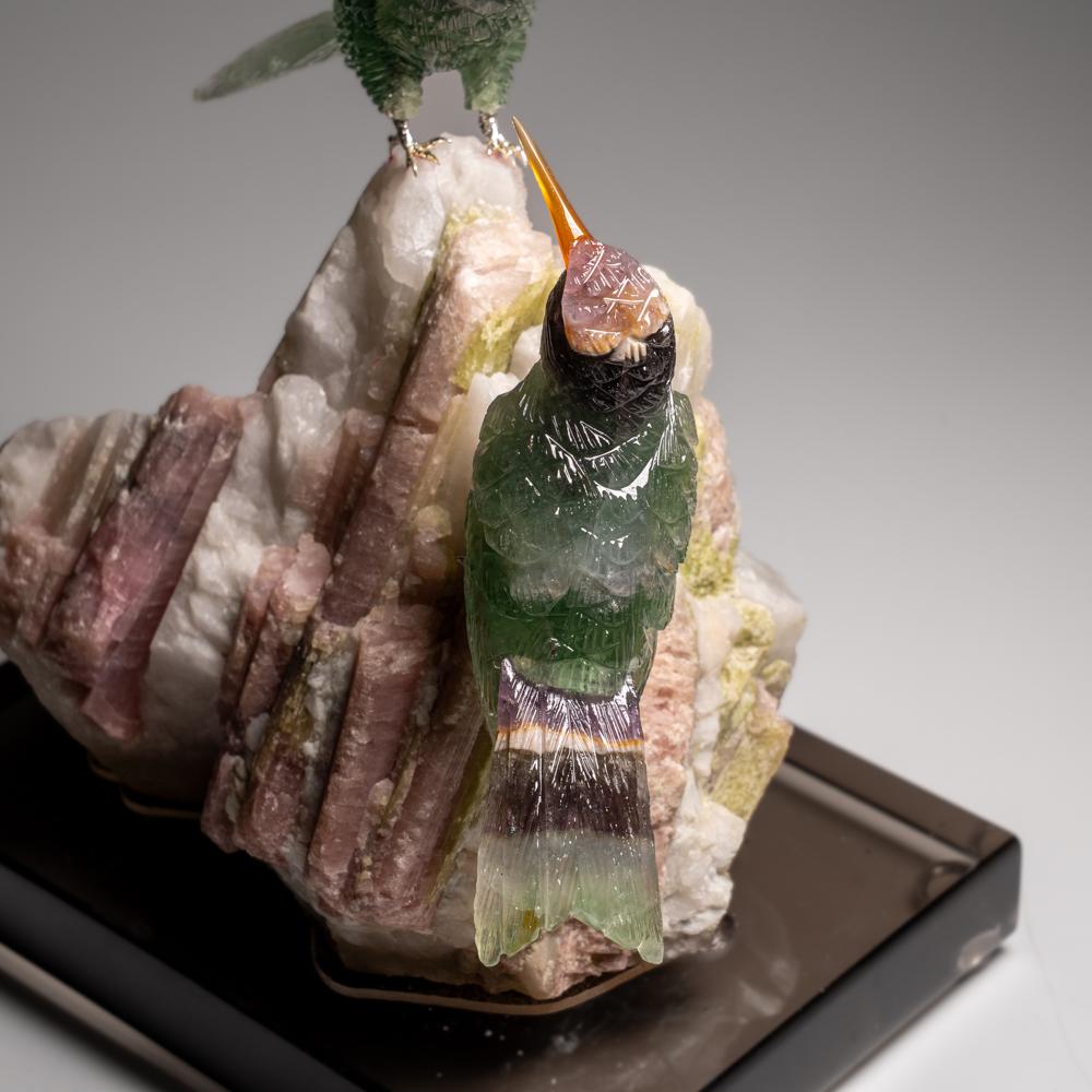 Colibris en Fluorite sculptés à la main sur une matrice de quartz et de tourmaline melon d'eau 8