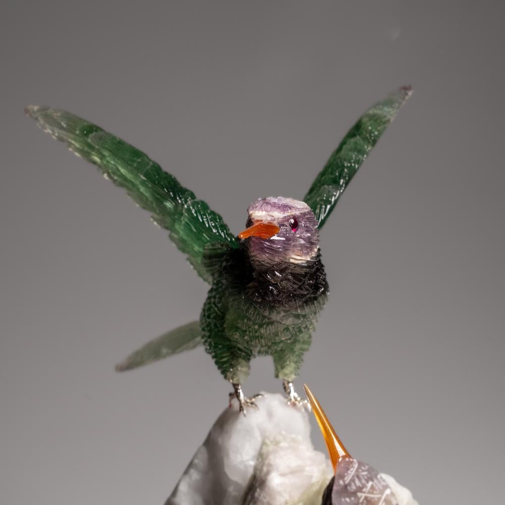 Colibris en Fluorite sculptés à la main sur une matrice de quartz et de tourmaline melon d'eau 8