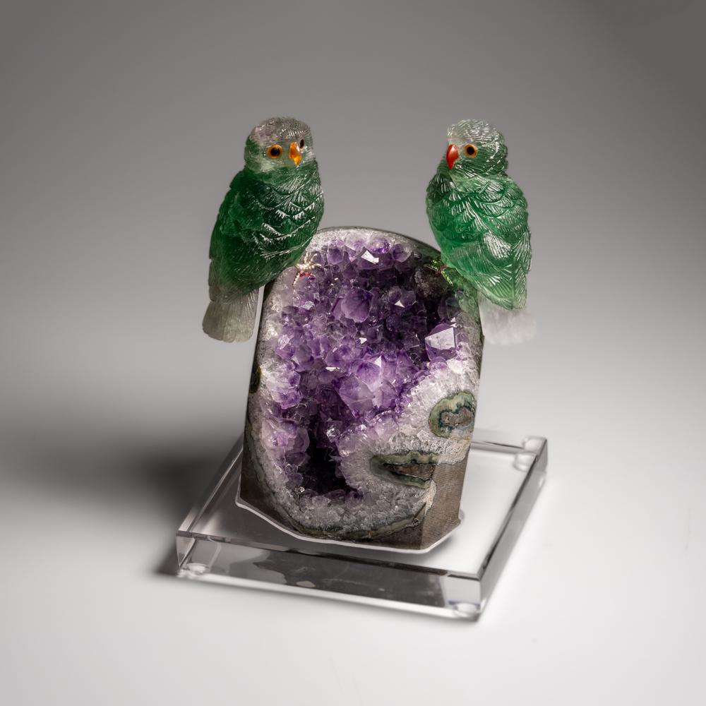 Fluorite verte et hibou sculptés à la main sur un matrice de géodes d'améthyste (8 po. (H) en vente 1