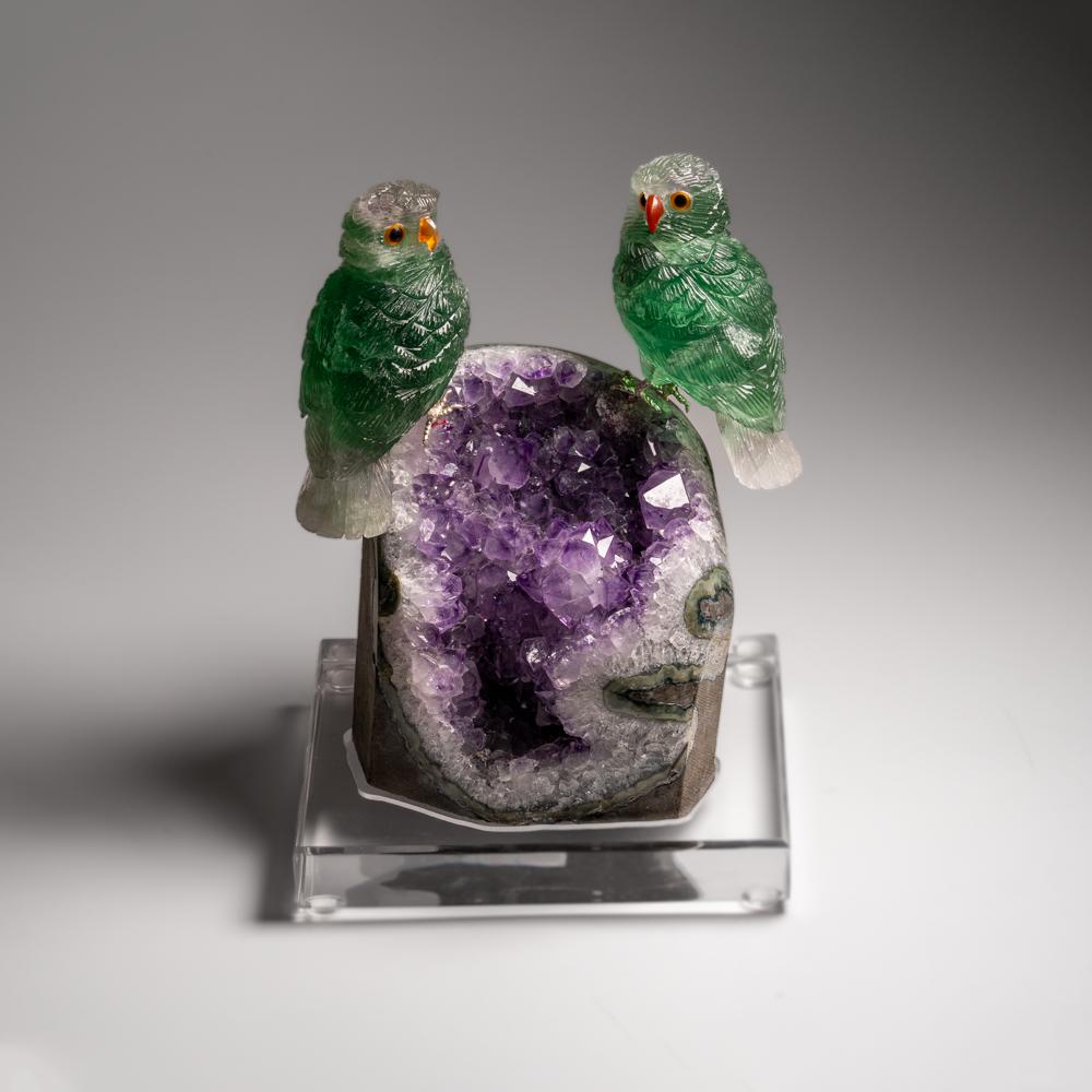 Fluorite verte et hibou sculptés à la main sur un matrice de géodes d'améthyste (8 po. (H) en vente 2