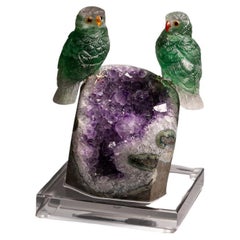 Fluorita verde genuina tallada a mano y búho sobre una matriz de geoda amatista (8 "H)