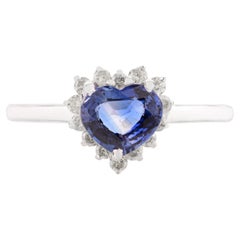 Ring für Liebe aus 14 Karat Weißgold mit echtem blauem Saphir im Herzschliff und Halo-Diamant