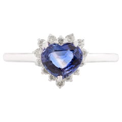 Bague d'amour en or blanc 14k avec saphir bleu taillé en cœur et halo de diamants