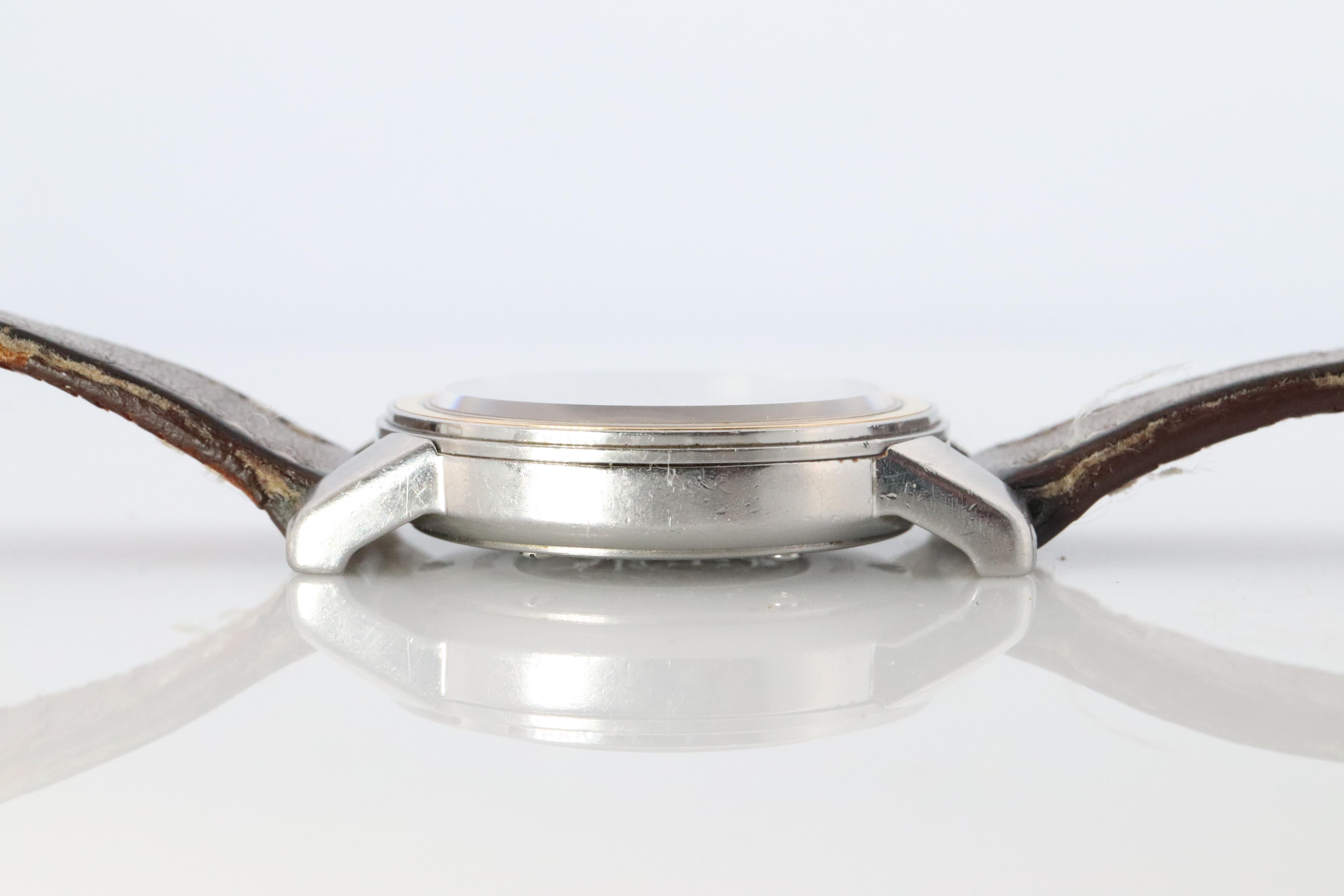 Véritable HERMES Montre Carrick 26mm ronde à quartz cadran blanc en vente 3
