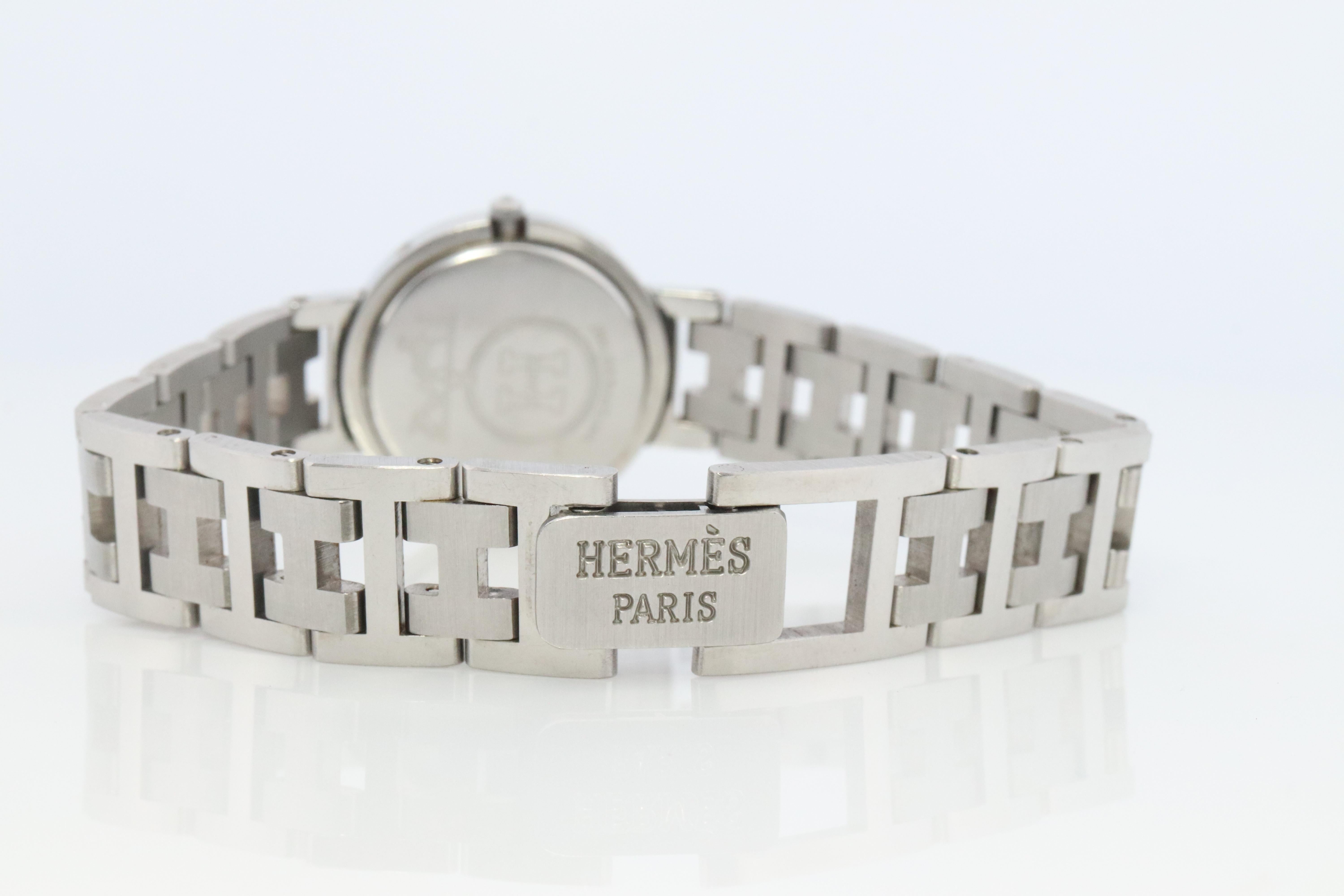 Genuine HERMES Stainless Steel 24mm Round Clipper Quartz Watch White. In Good Condition For Sale In Port Charlotte, FL