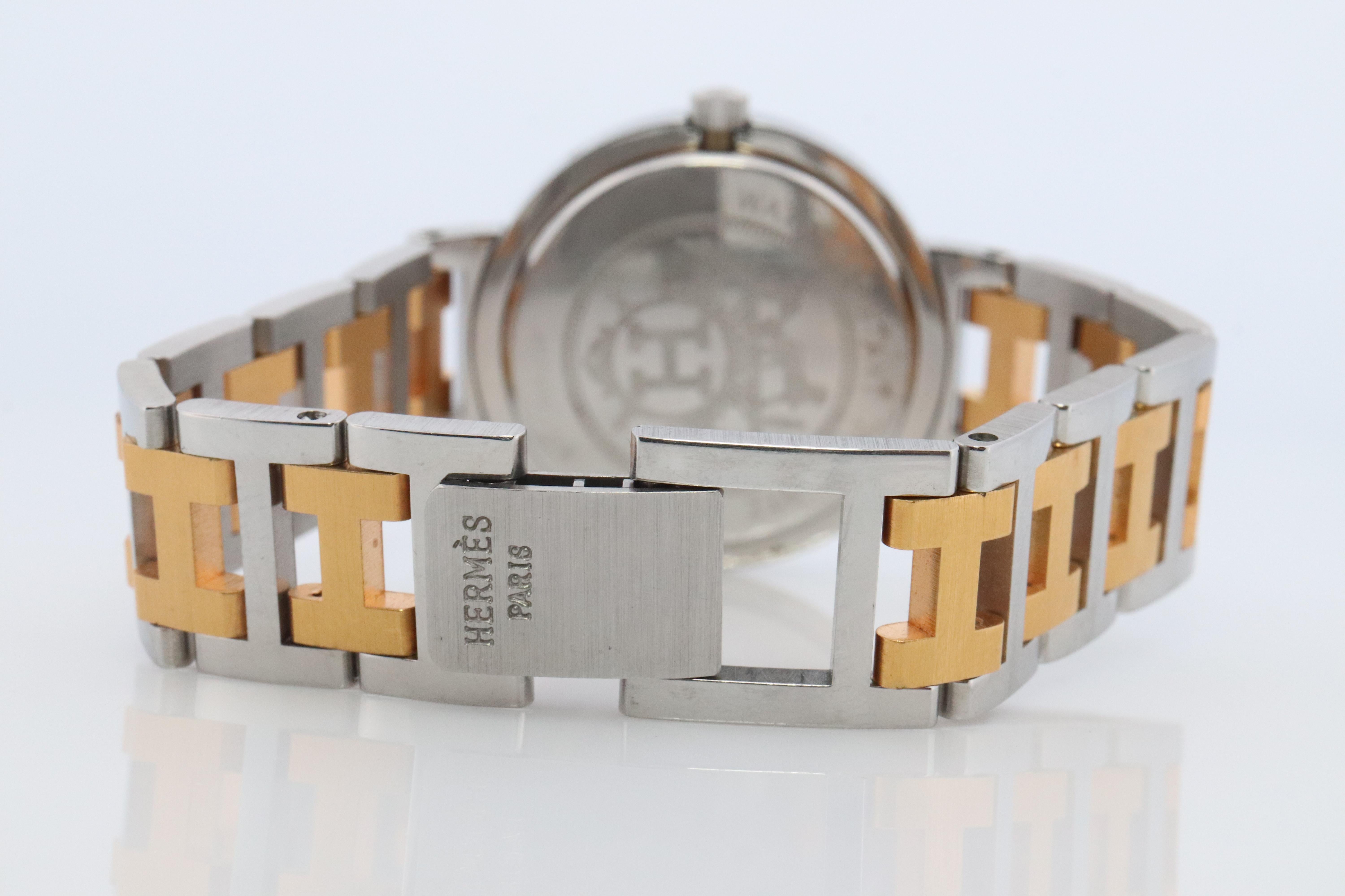Genuine HERMES Stainless Steel 30mm Round Clipper Quartz Watch White. In Good Condition For Sale In Port Charlotte, FL
