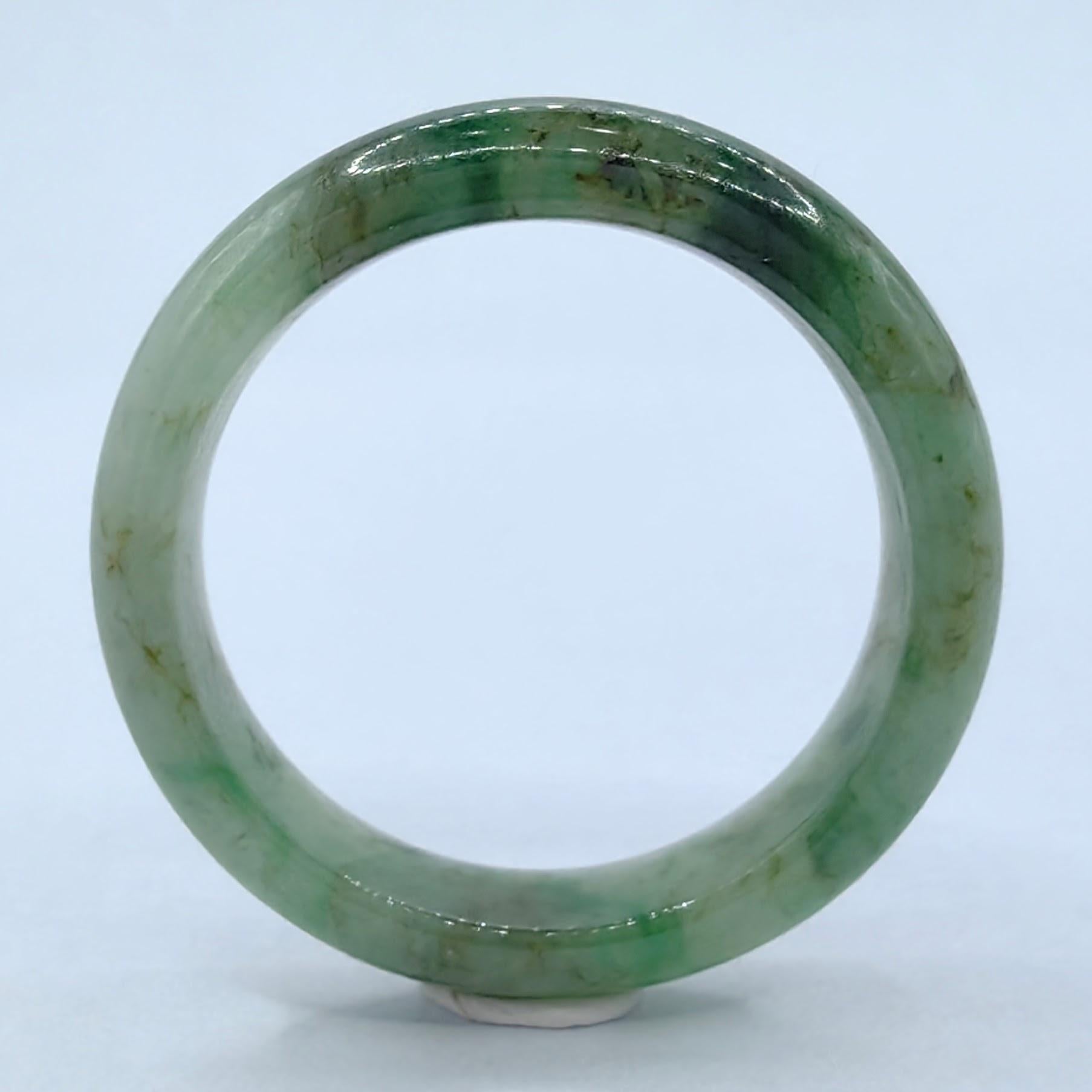 Genuine Icy Olive Green Serpentine Jade Ring In New Condition For Sale In Wan Chai District, HK