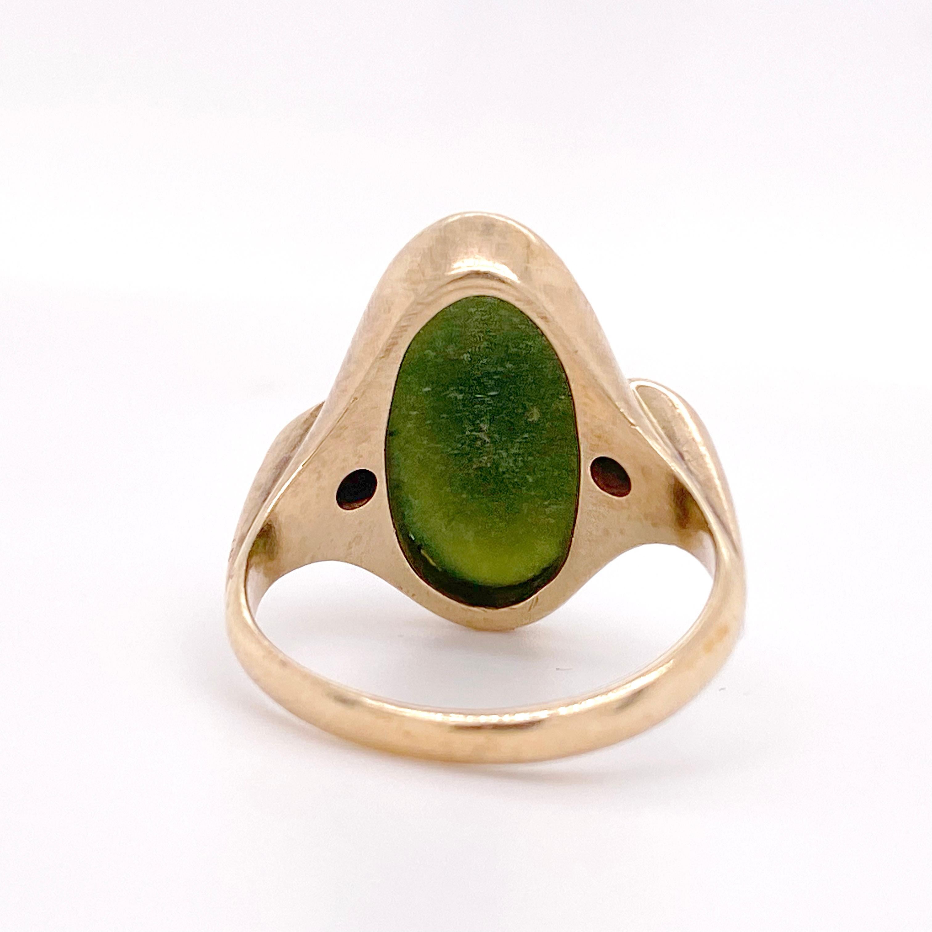 Ring aus echtem Jade, Gelbgold, echtem Jadeit, Jadeit mit Diamanten, Nachlassring (Ovalschliff) im Angebot