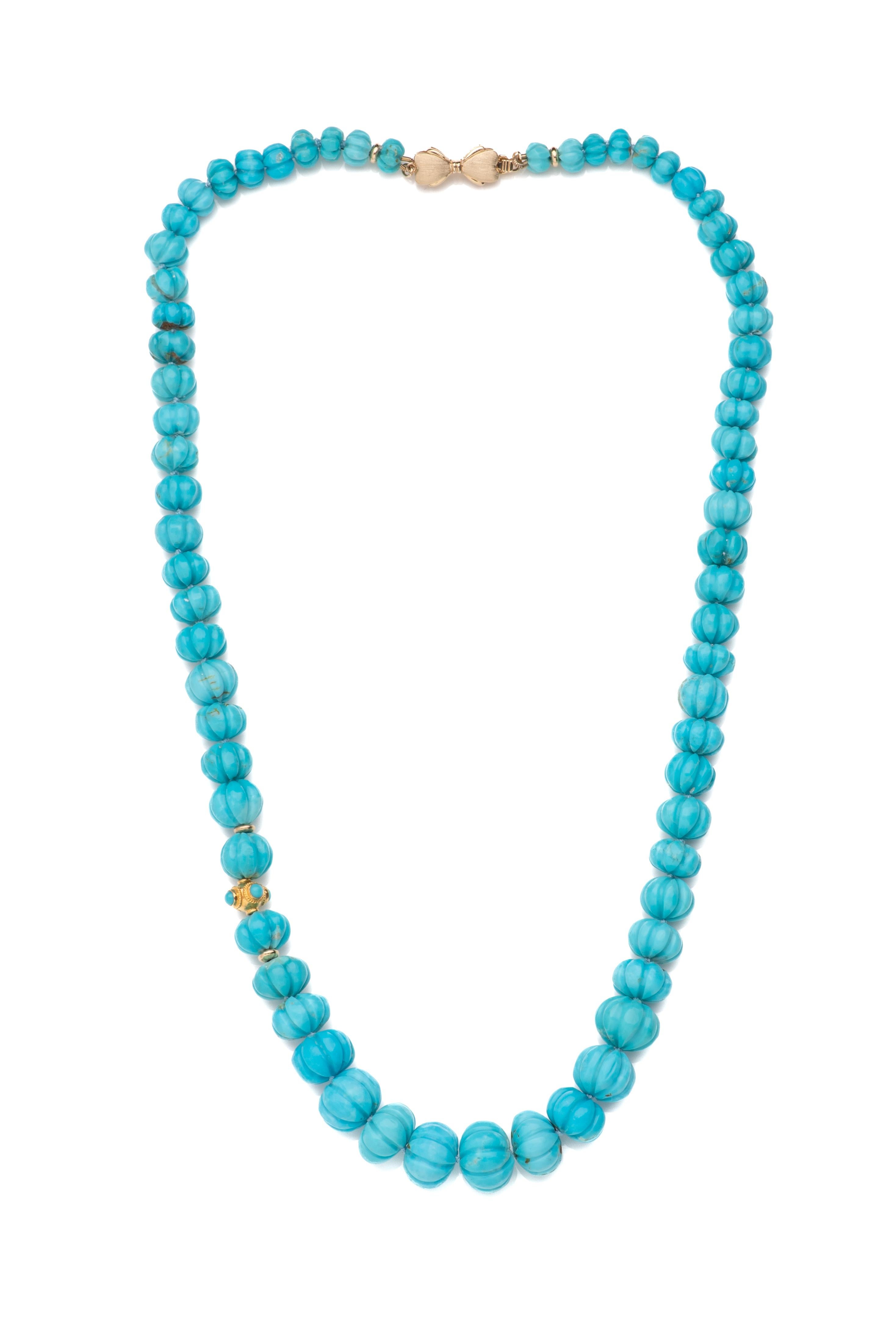 Moderno Collana in vero turchese Kingman in oro 18 carati in vendita