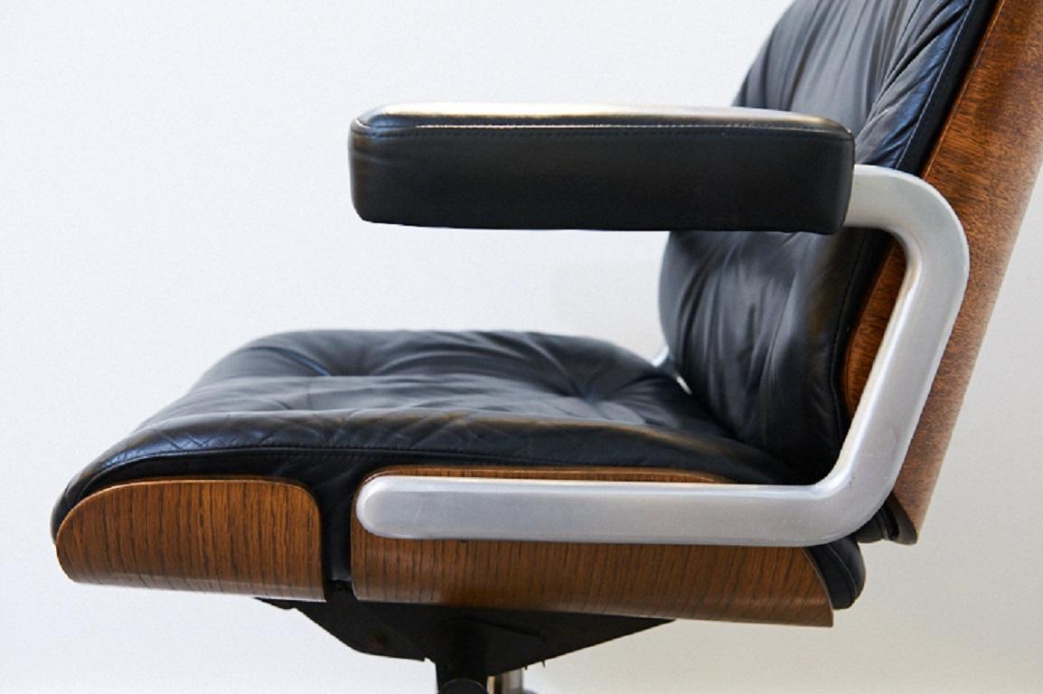 leather master chair