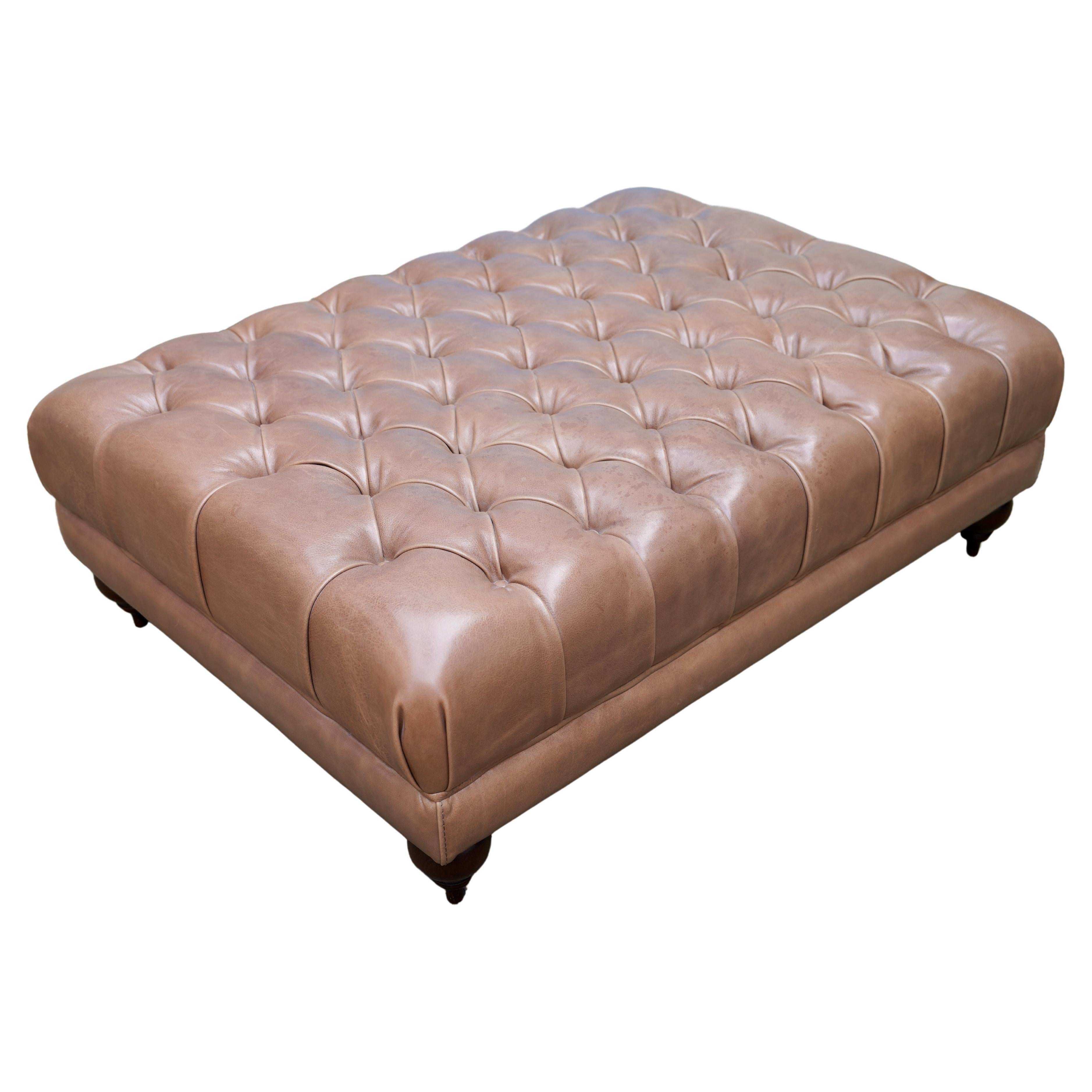 Pouf in vera pelle dal design Chesterfield di Baxter, Sgabello