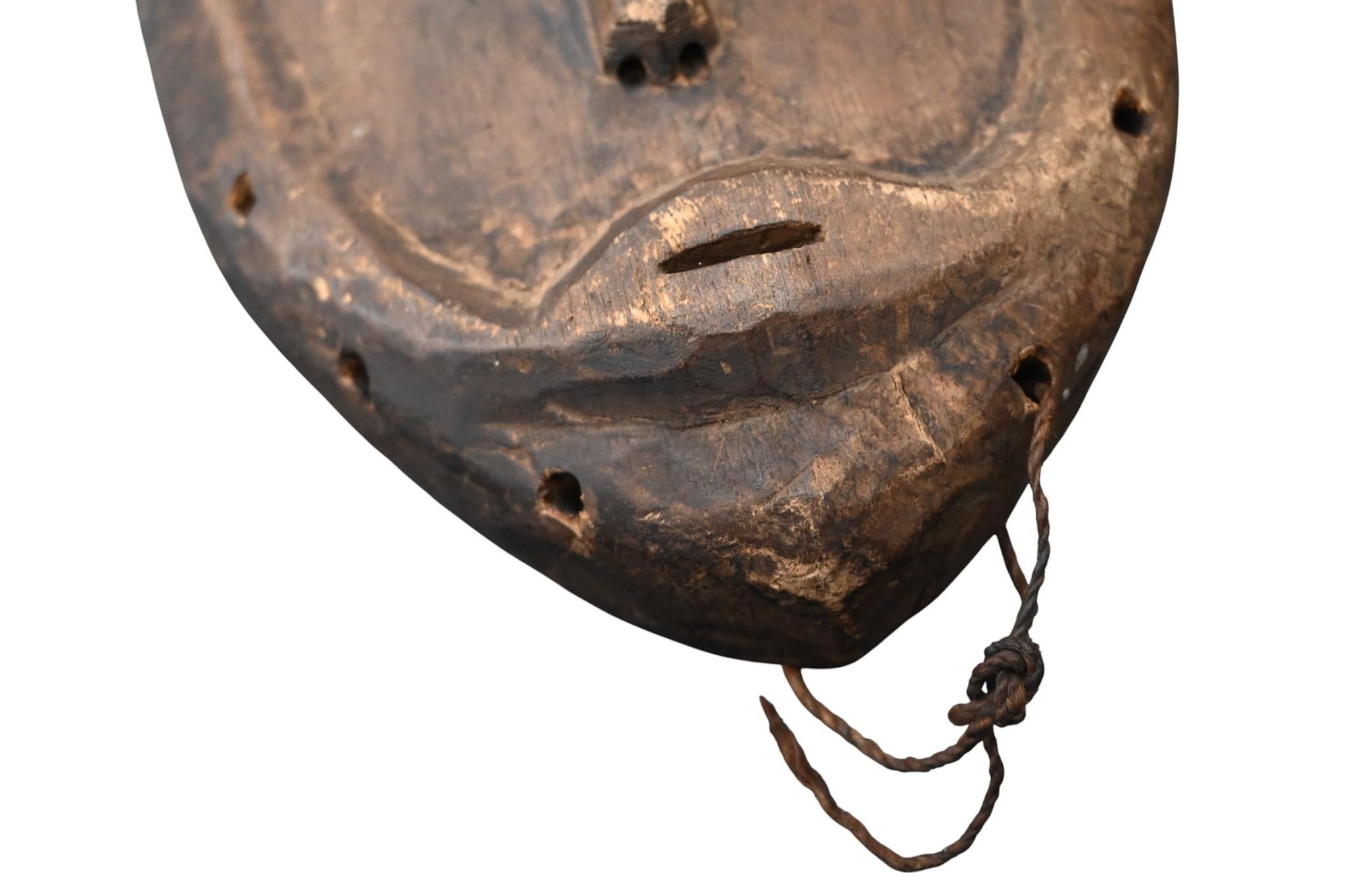 Echte Lega-Maske - Demokratische Republik Kongo, Anfang 1900 im Zustand „Gut“ im Angebot in Bilzen, BE