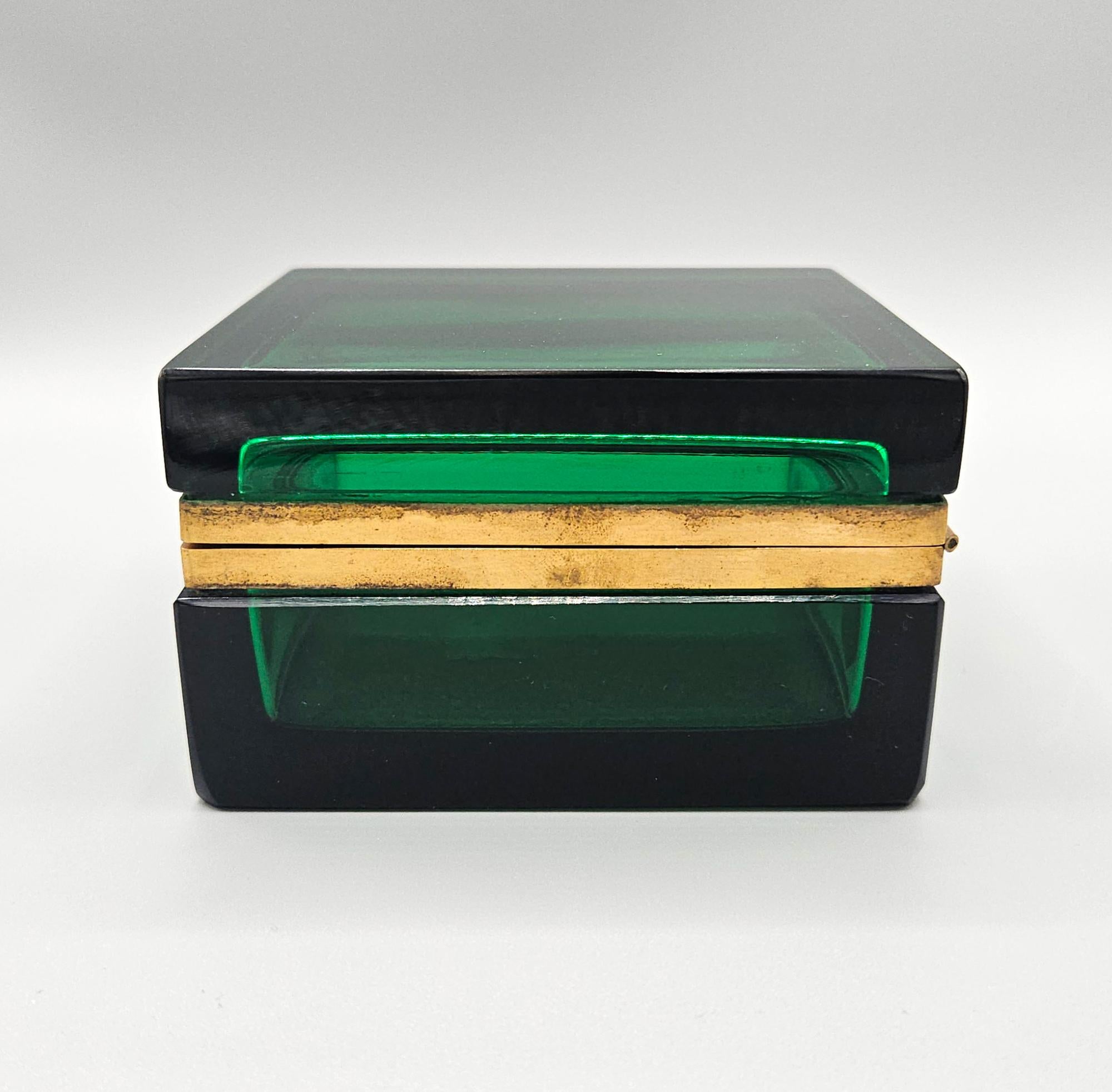 Genuine Mid Century Cenedese Murano Green Box with Original Labels Italy c. 1950 For Sale 3