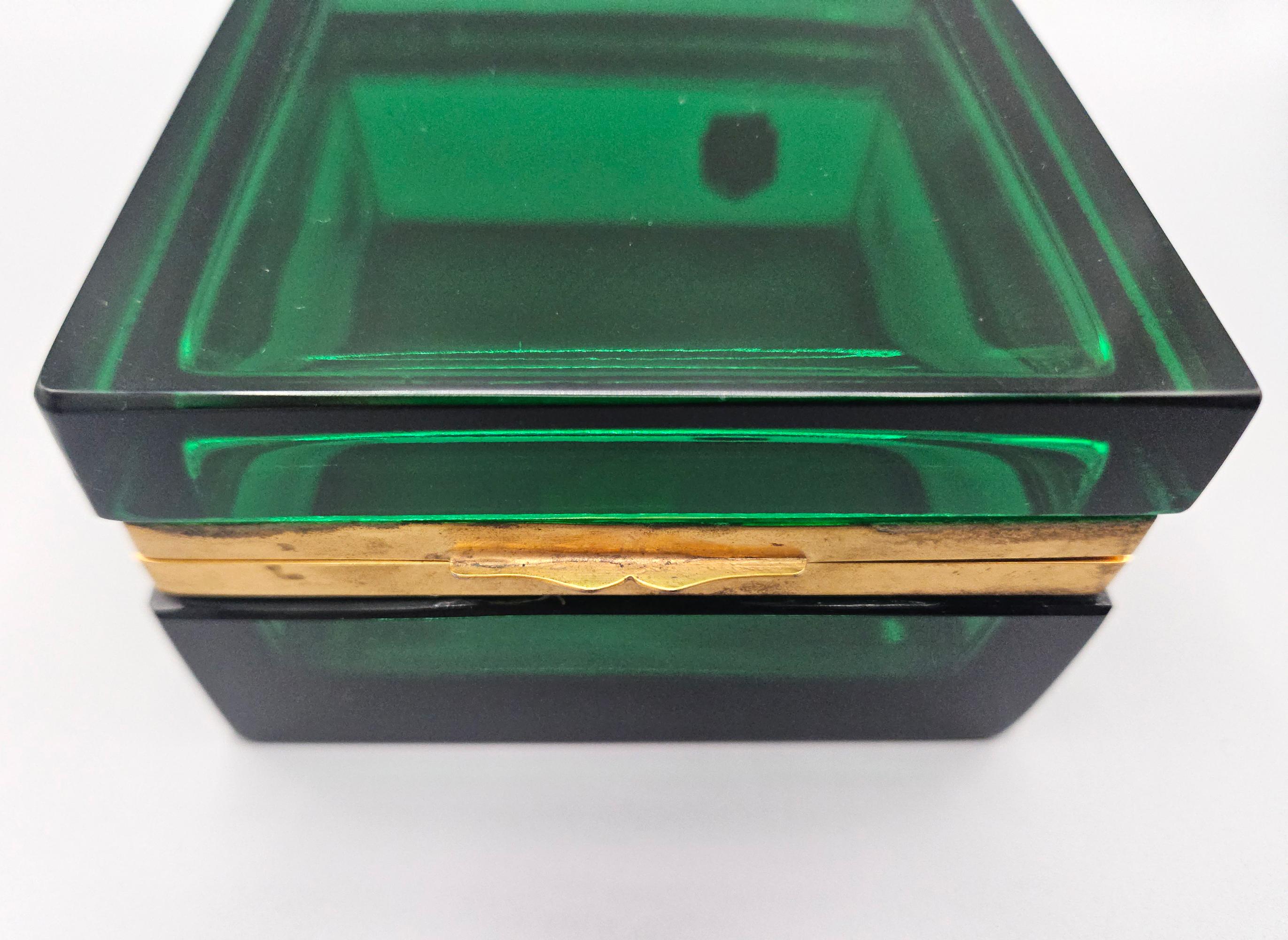 Genuine Mid Century Cenedese Murano Green Box with Original Labels Italy c. 1950 For Sale 7