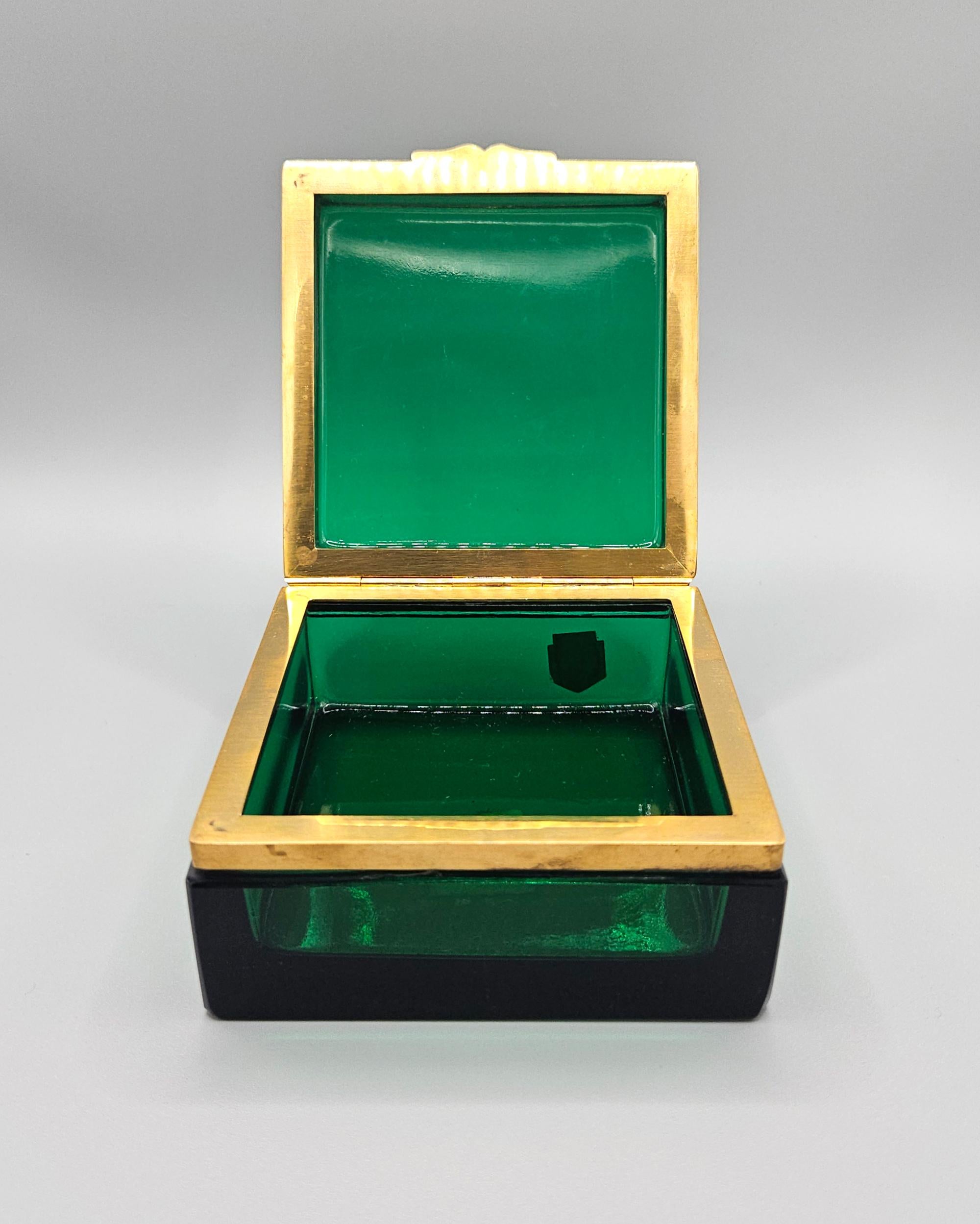 Genuine Mid Century Cenedese Murano Green Box with Original Labels Italy c. 1950 For Sale 8