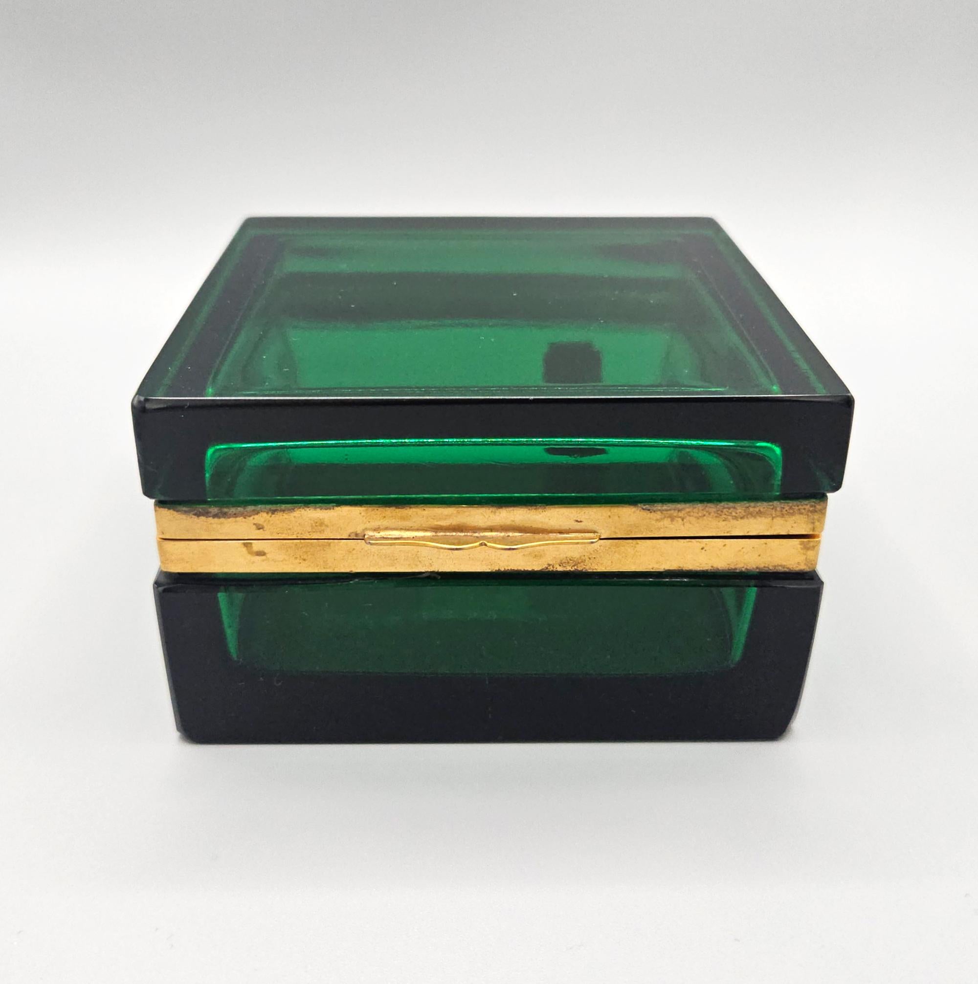Genuine Mid Century Cenedese Murano Green Box with Original Labels Italy c. 1950 In Good Condition For Sale In London, GB