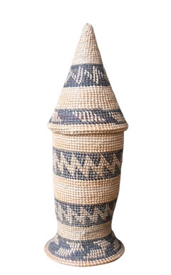 Vera fibra tessuta in miniatura  cesto della tribù Tutsi, Ruanda, inizio 1900