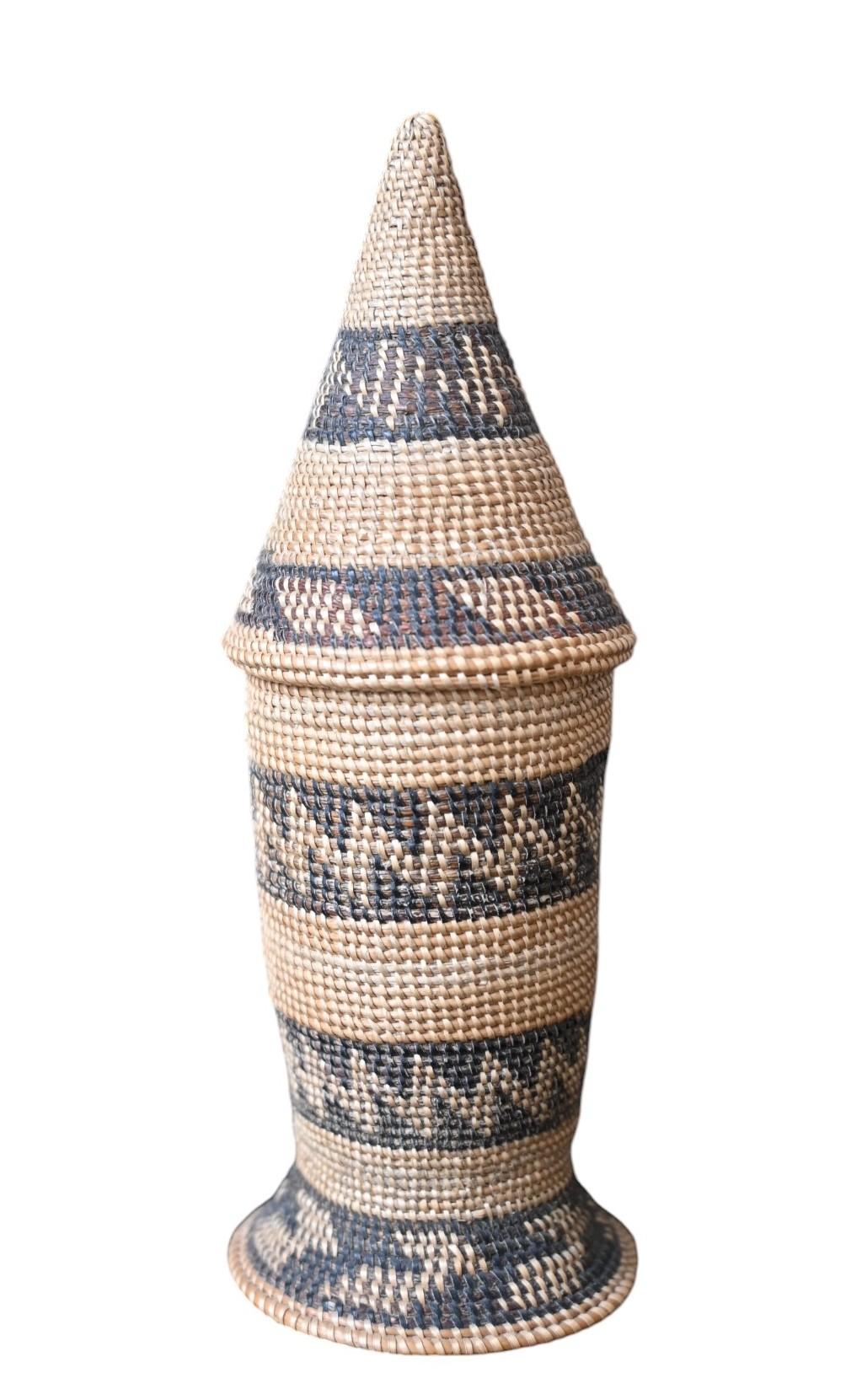Echte Miniatur-Gewebefaser  Korb aus dem Tutsi-Stamme, Rwanda, Anfang 1900 (Stammeskunst) im Angebot