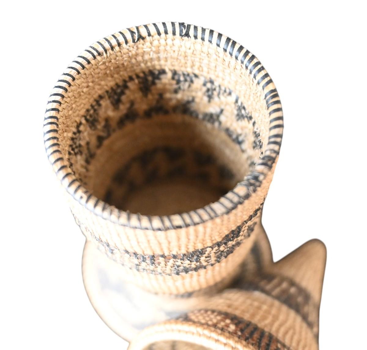 Echte Miniatur-Gewebefaser  Korb aus dem Tutsi-Stamme, Rwanda, Anfang 1900 im Zustand „Gut“ im Angebot in Bilzen, BE
