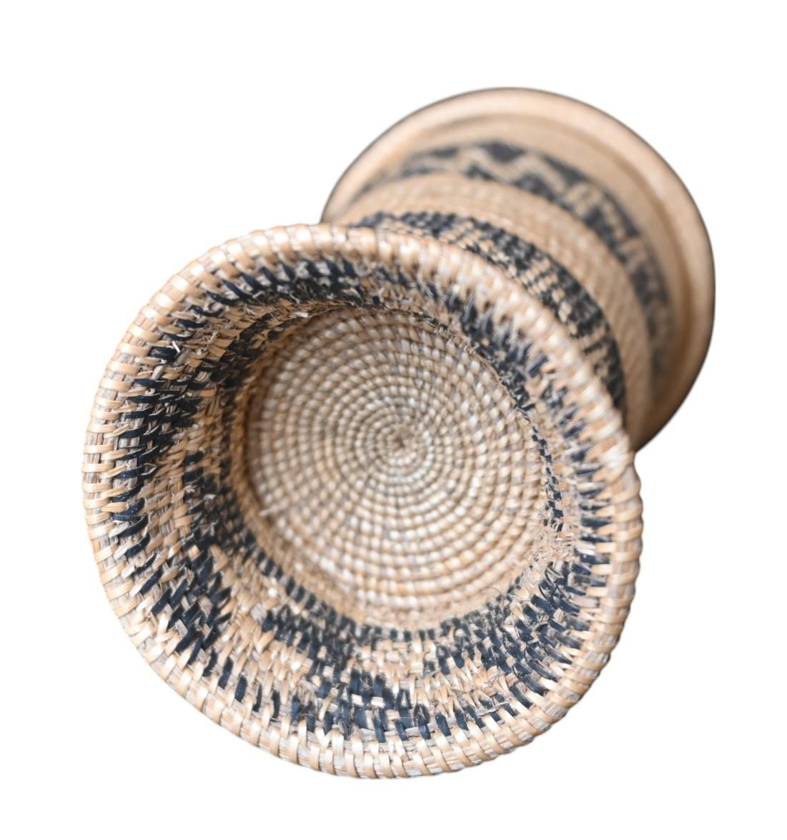Echte Miniatur-Gewebefaser  Korb aus dem Tutsi-Stamme, Rwanda, Anfang 1900 (Naturfaser) im Angebot