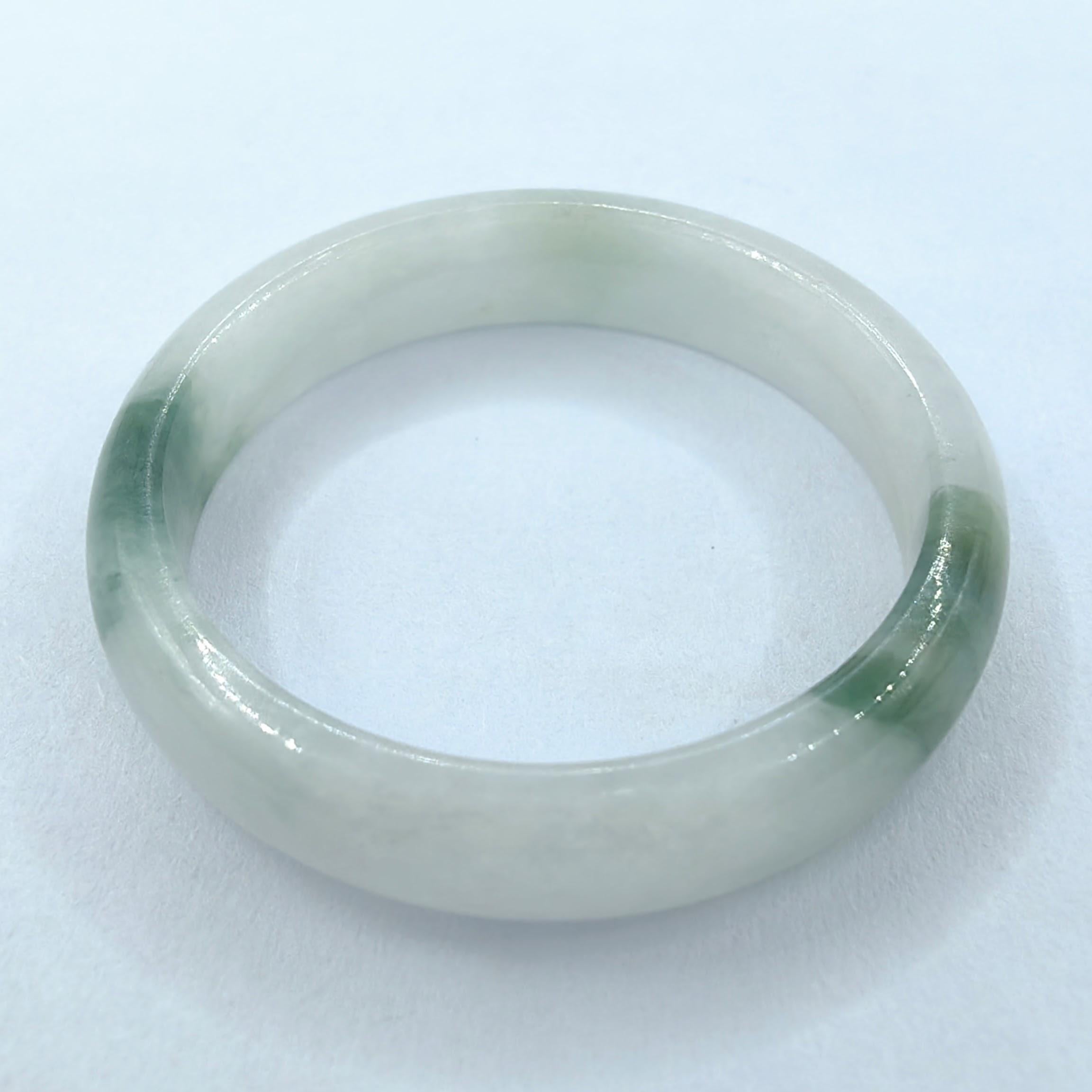 Contemporary Genuine Moss in Snow Serpentine Jade Ring For Sale