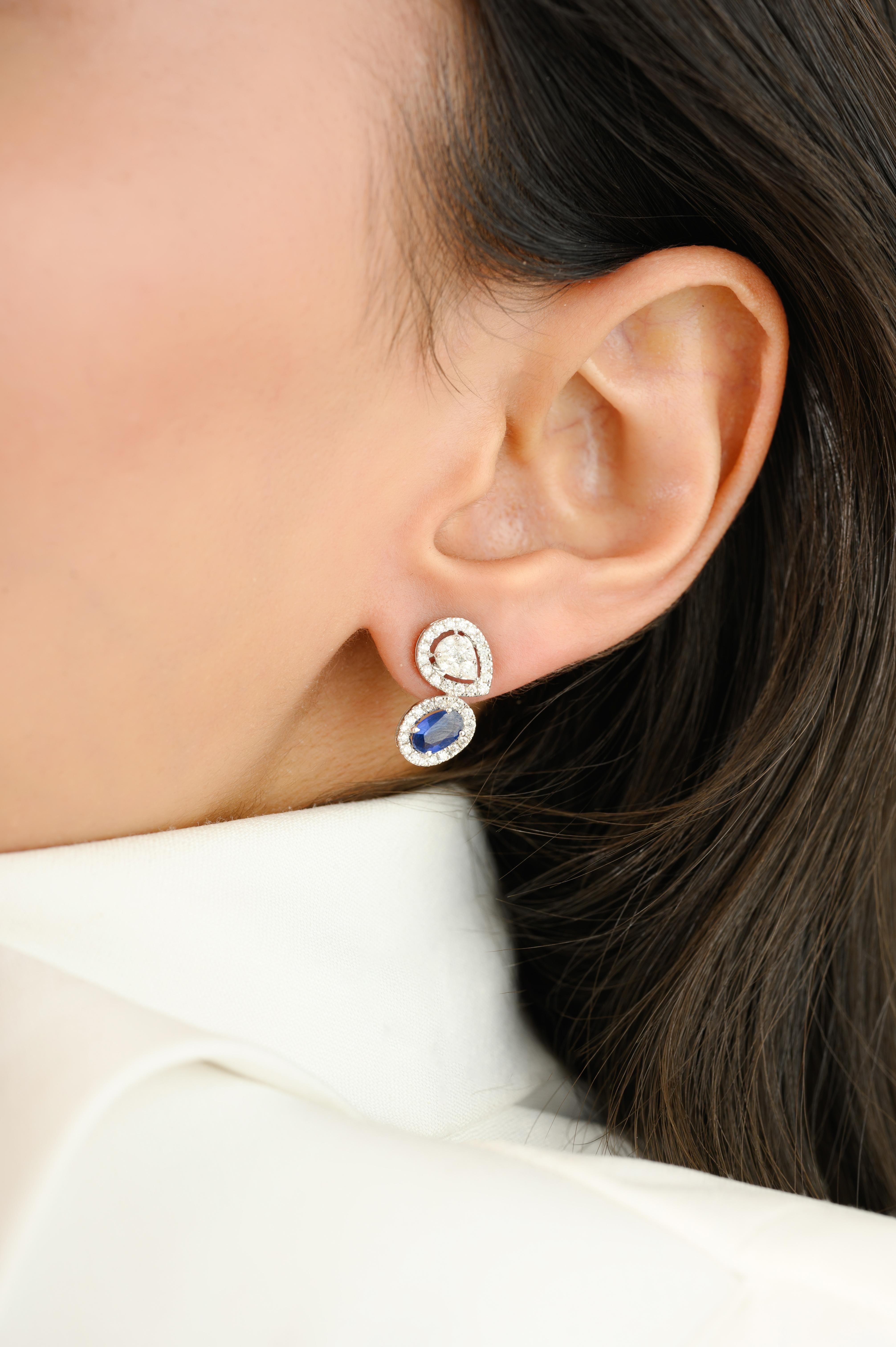 Taglio ovale Orecchini a perno con diamante e zaffiro blu naturale autentico in oro bianco 18 carati in vendita