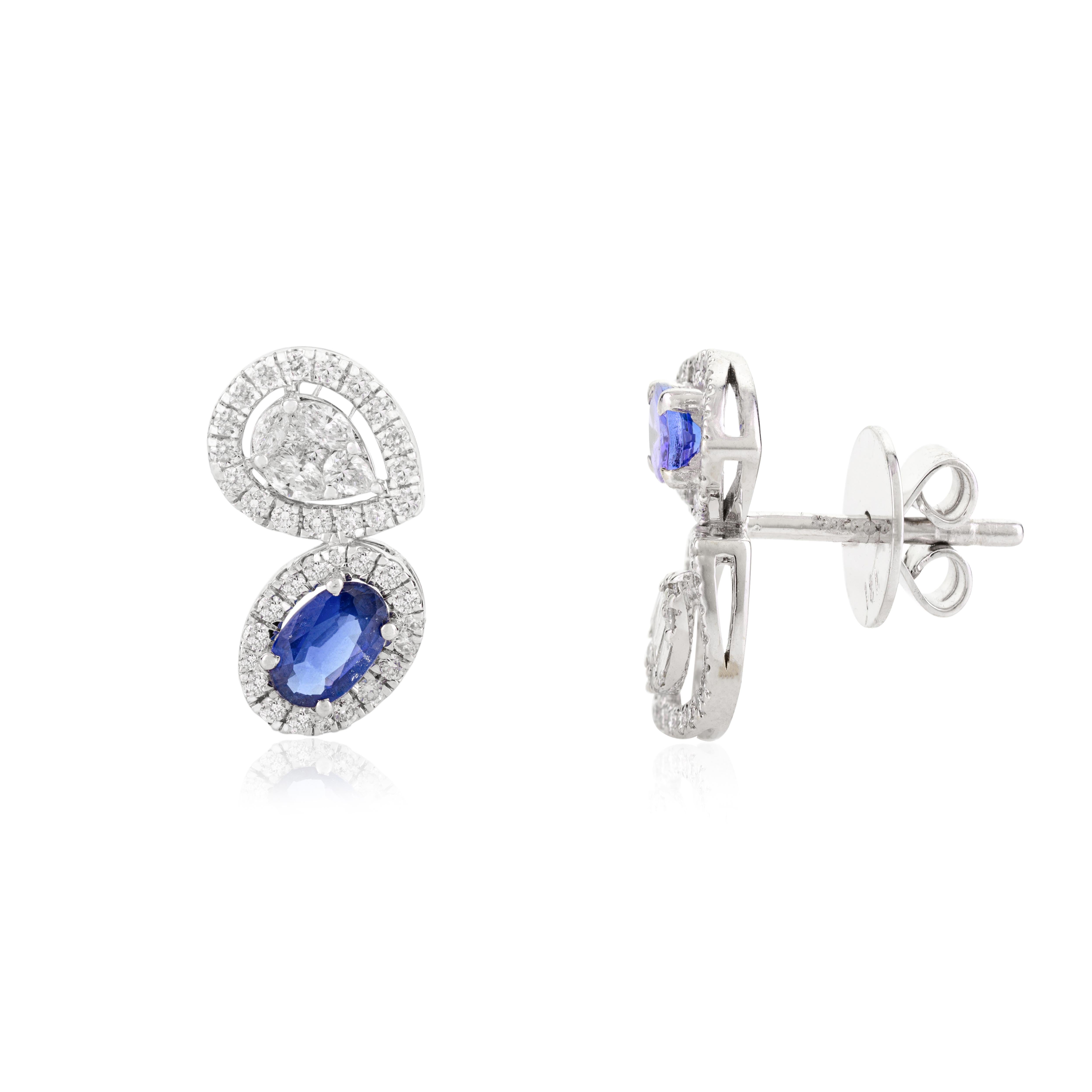 Orecchini a perno con diamante e zaffiro blu naturale autentico in oro bianco 18 carati In condizioni Nuovo in vendita a New York, NY