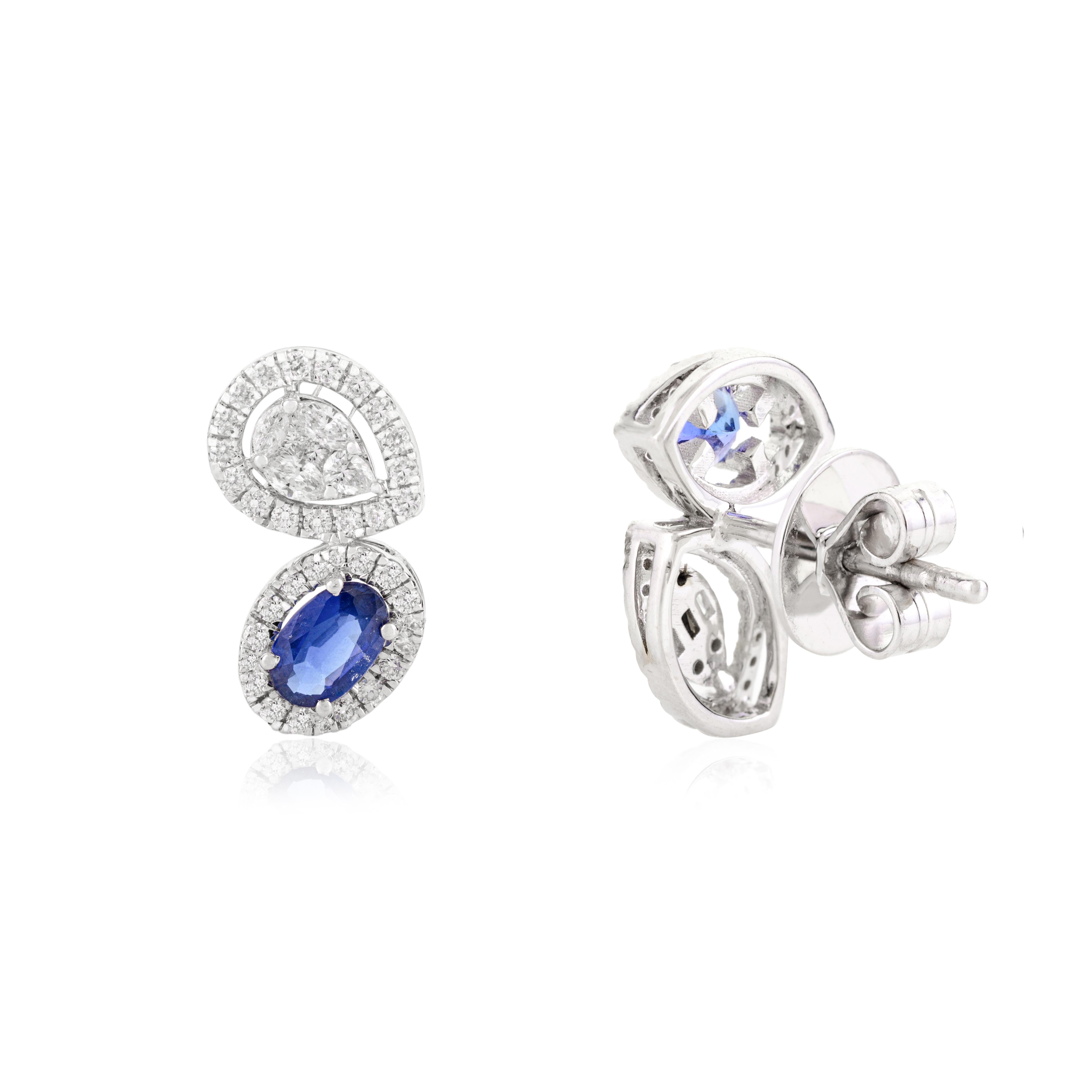 Orecchini a perno con diamante e zaffiro blu naturale autentico in oro bianco 18 carati in vendita 1