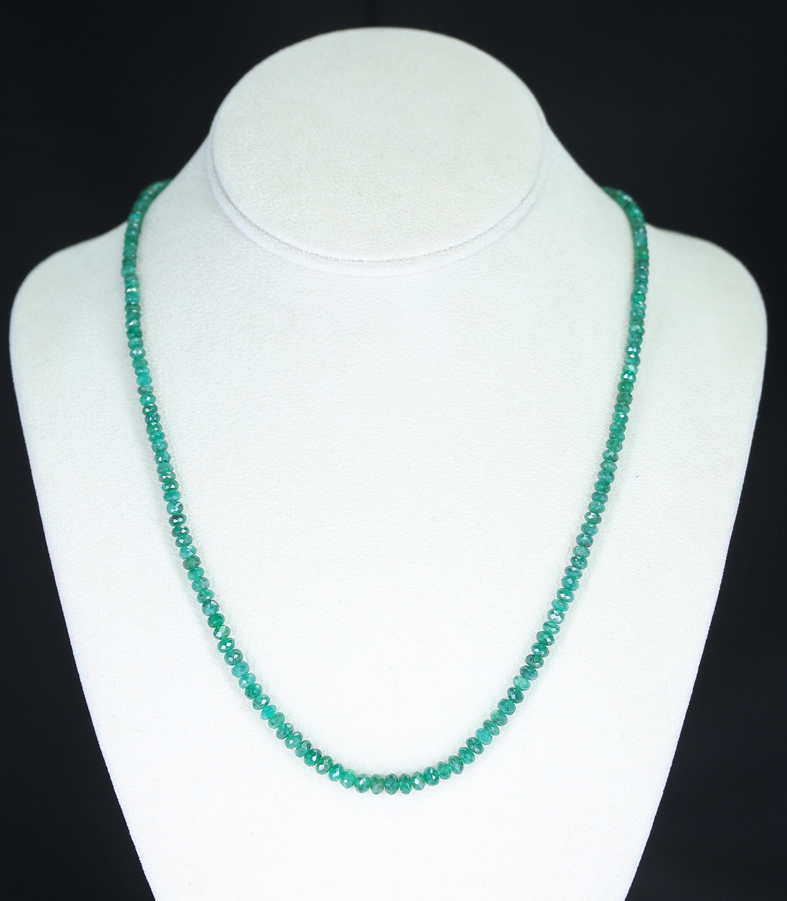 Genuine and Natural Emerald Faceted Beads Necklace, 14 Karat Yellow Gold In Excellent Condition In New York, NY