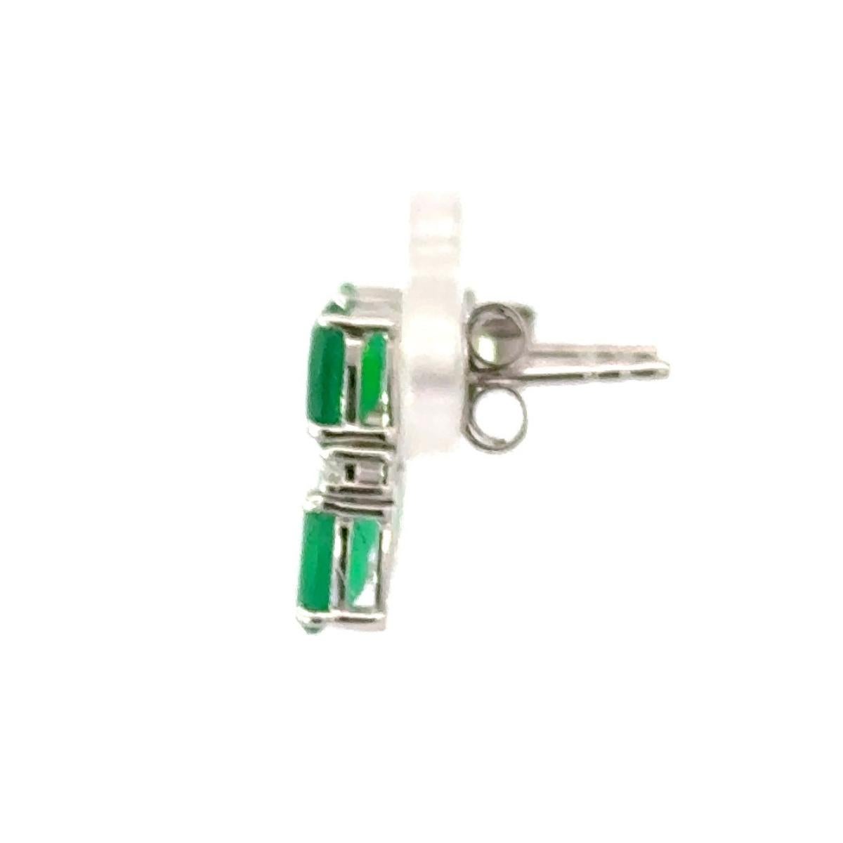 Contemporary Natural Emerald Oval Stud Earrings Gift for Graduation Daughter in 925 Silver For Sale
