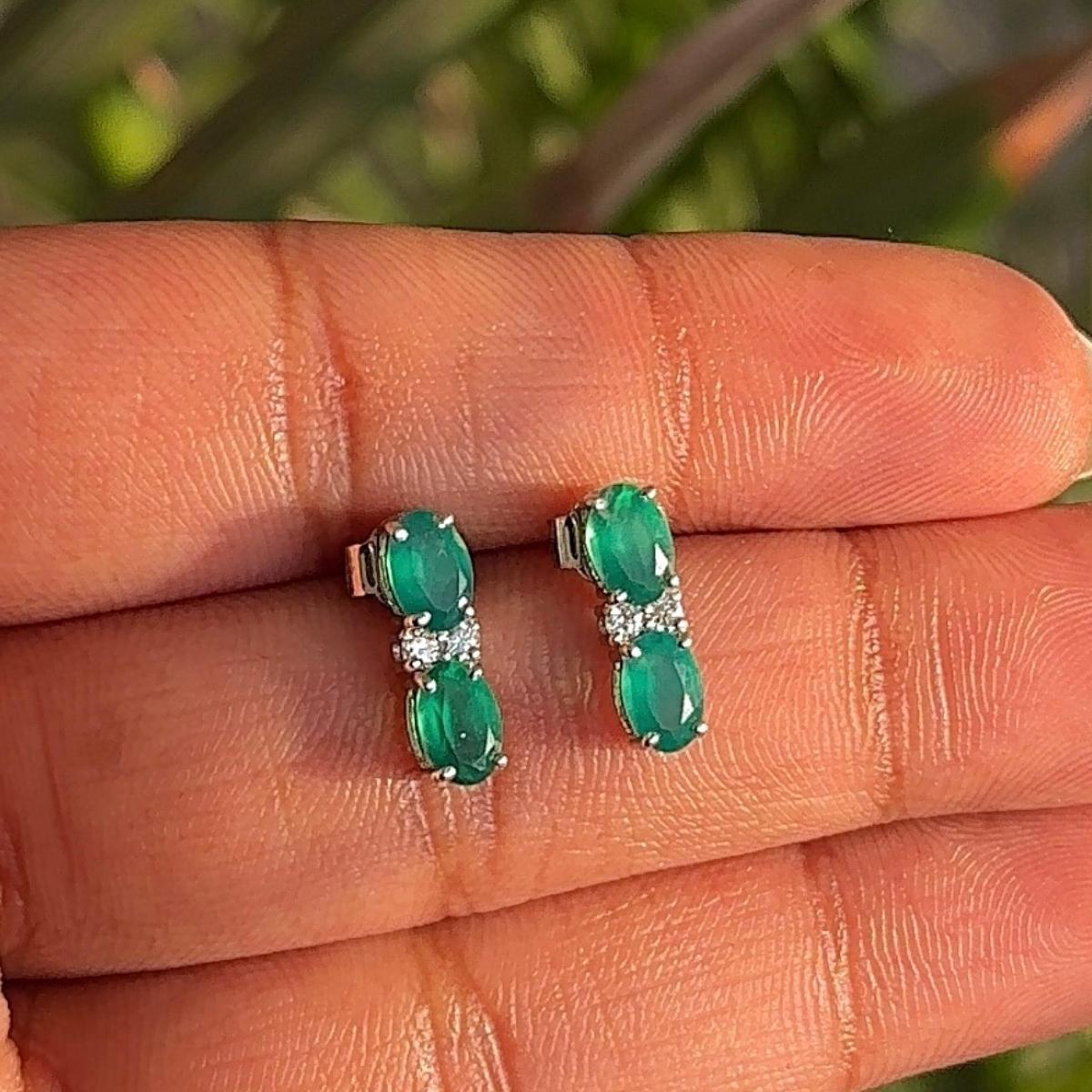 Mixed Cut Natural Emerald Oval Stud Earrings Gift for Graduation Daughter in 925 Silver For Sale