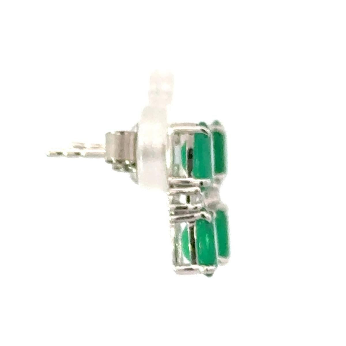 Natural Emerald Oval Stud Earrings Gift for Graduation Daughter in 925 Silver In New Condition For Sale In New York, NY